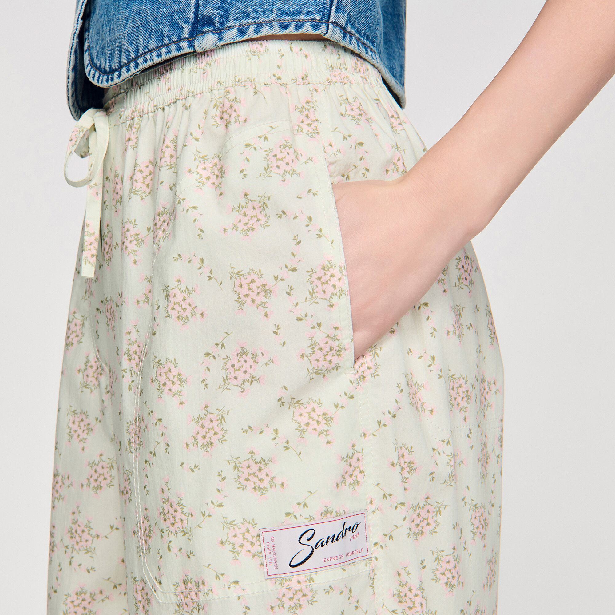 Chaqueta corta vaquera con studs