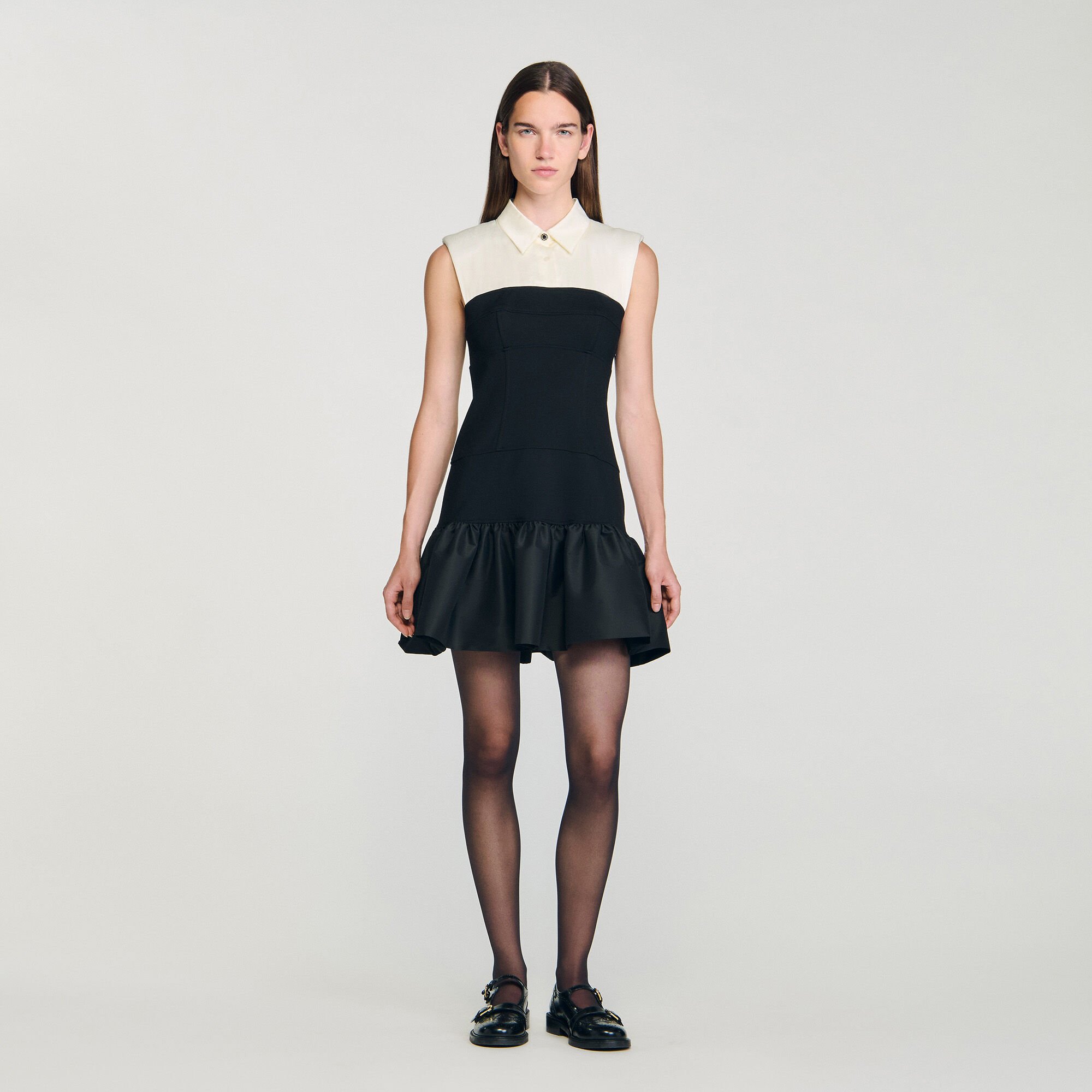 Vestido corto bicolor con volantes