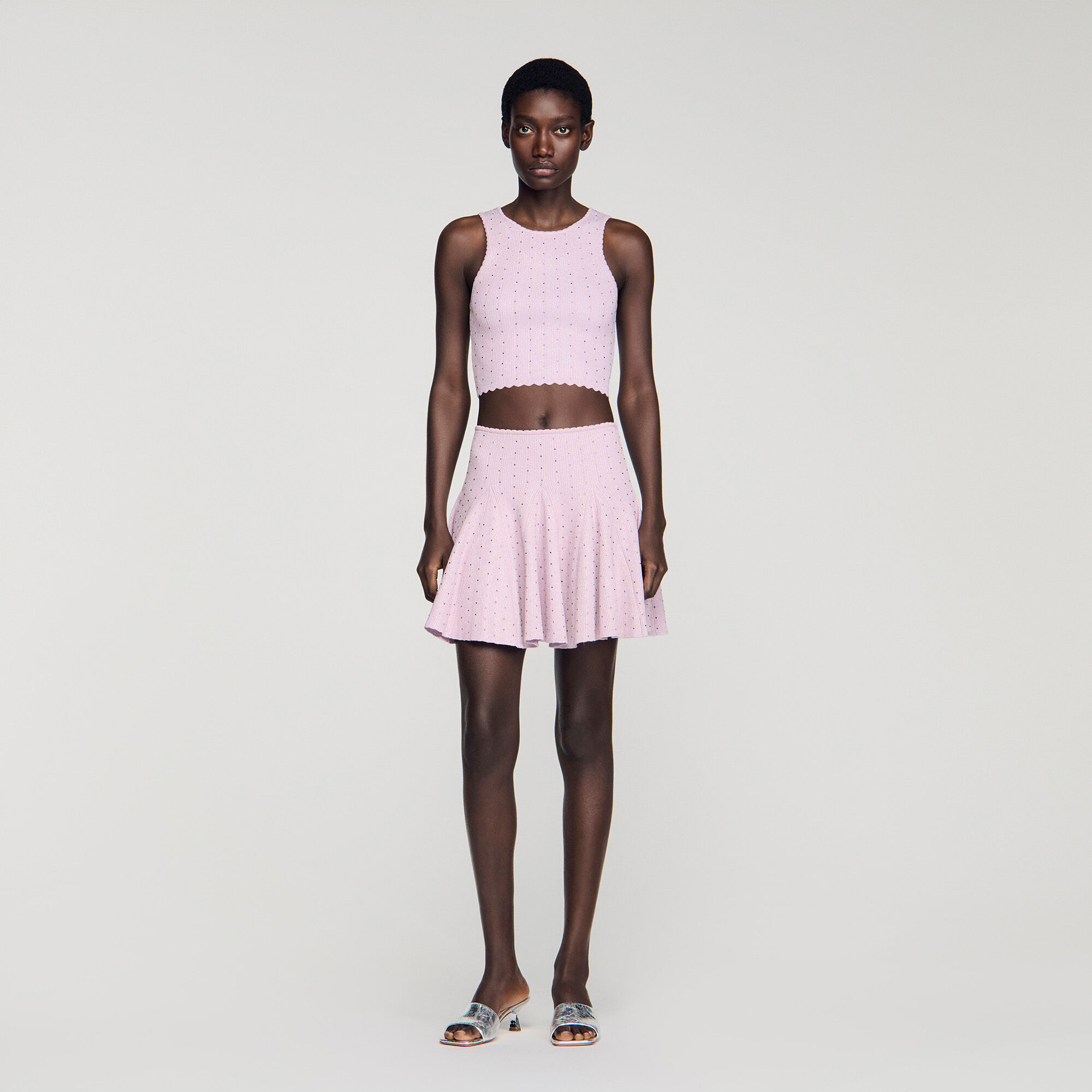 Falda corta de punto con strass