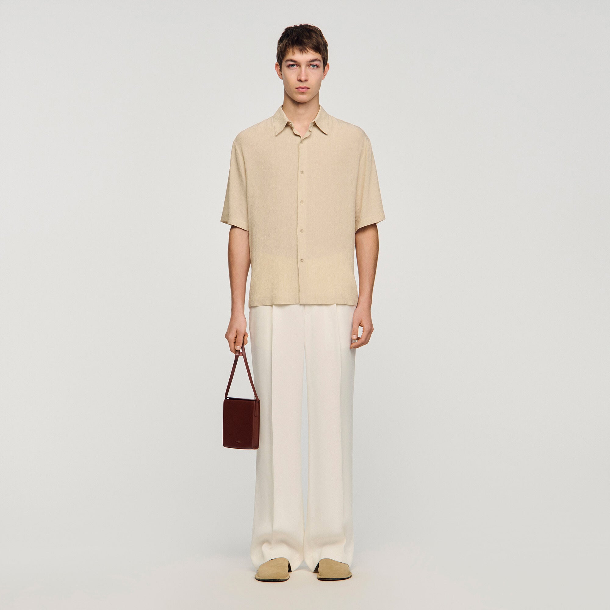 Camisa plisada con cuello italiano