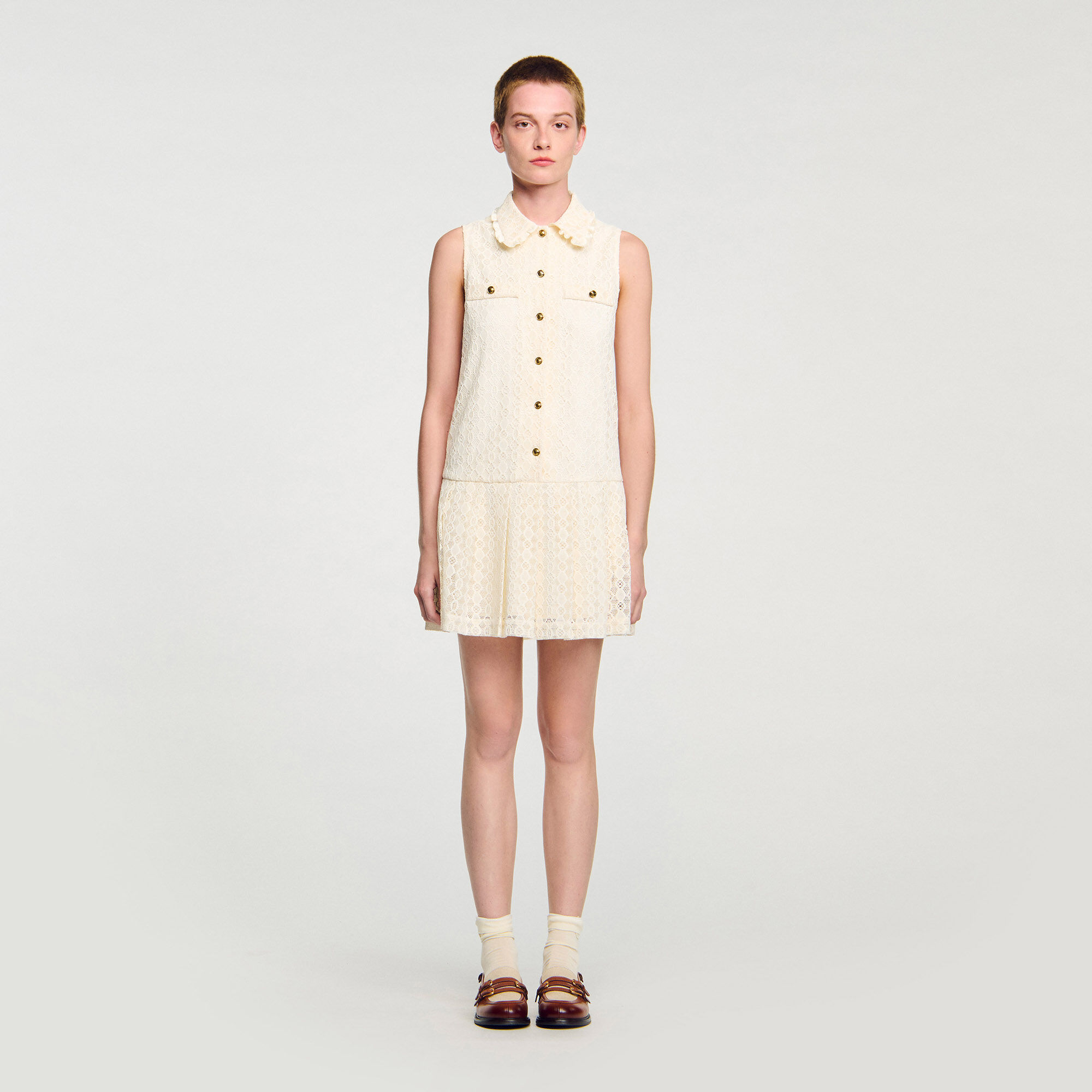 Vestido corto de encaje