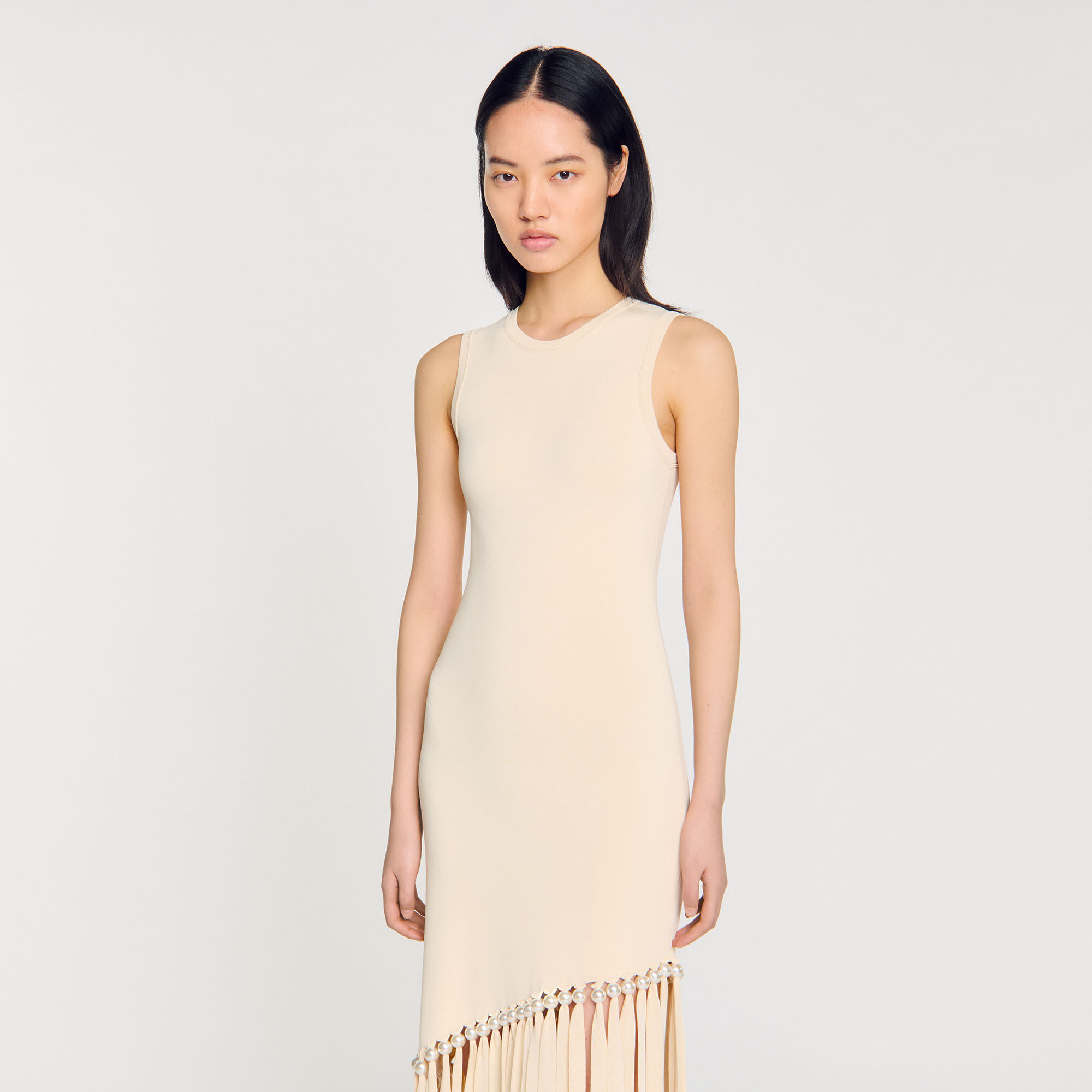 Vestido de punto con flecos y perla