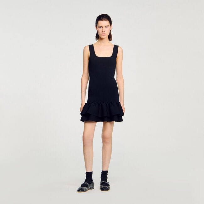 Vestido corto de punto con volantes