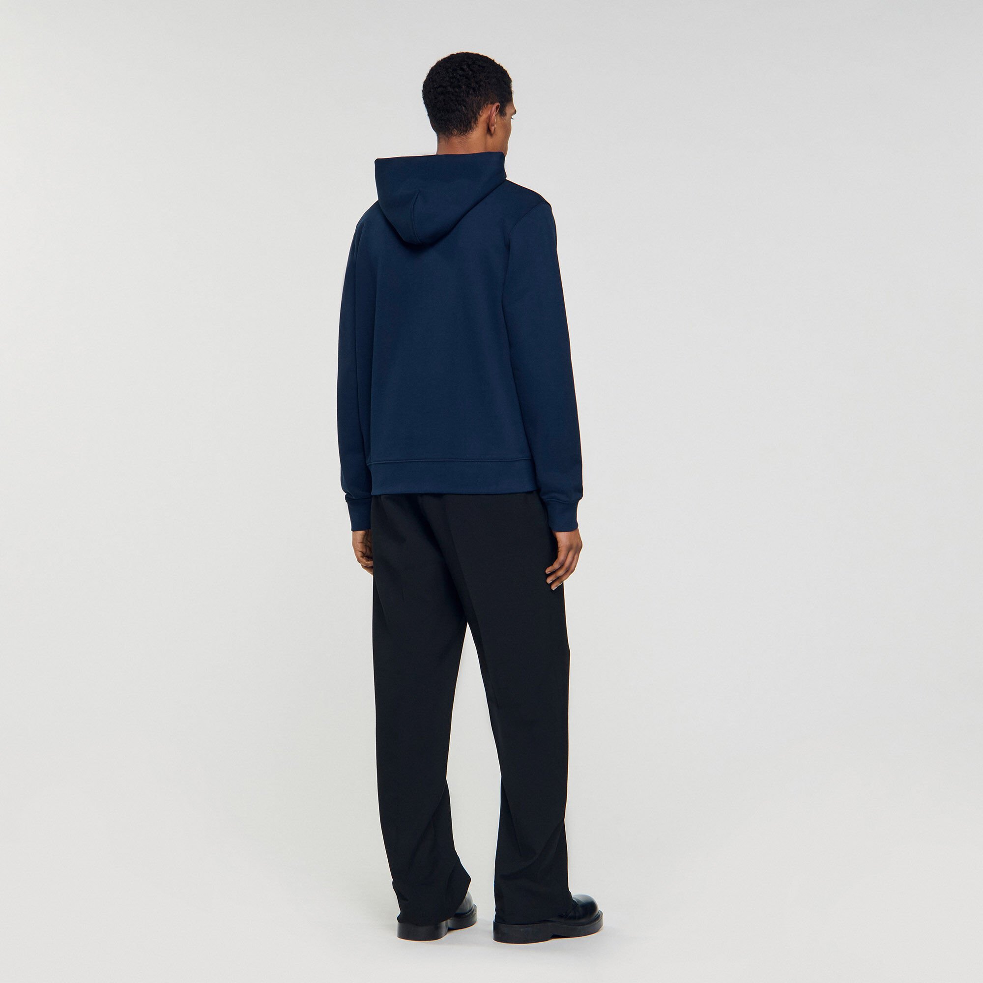 Sudadera con parche de cuero