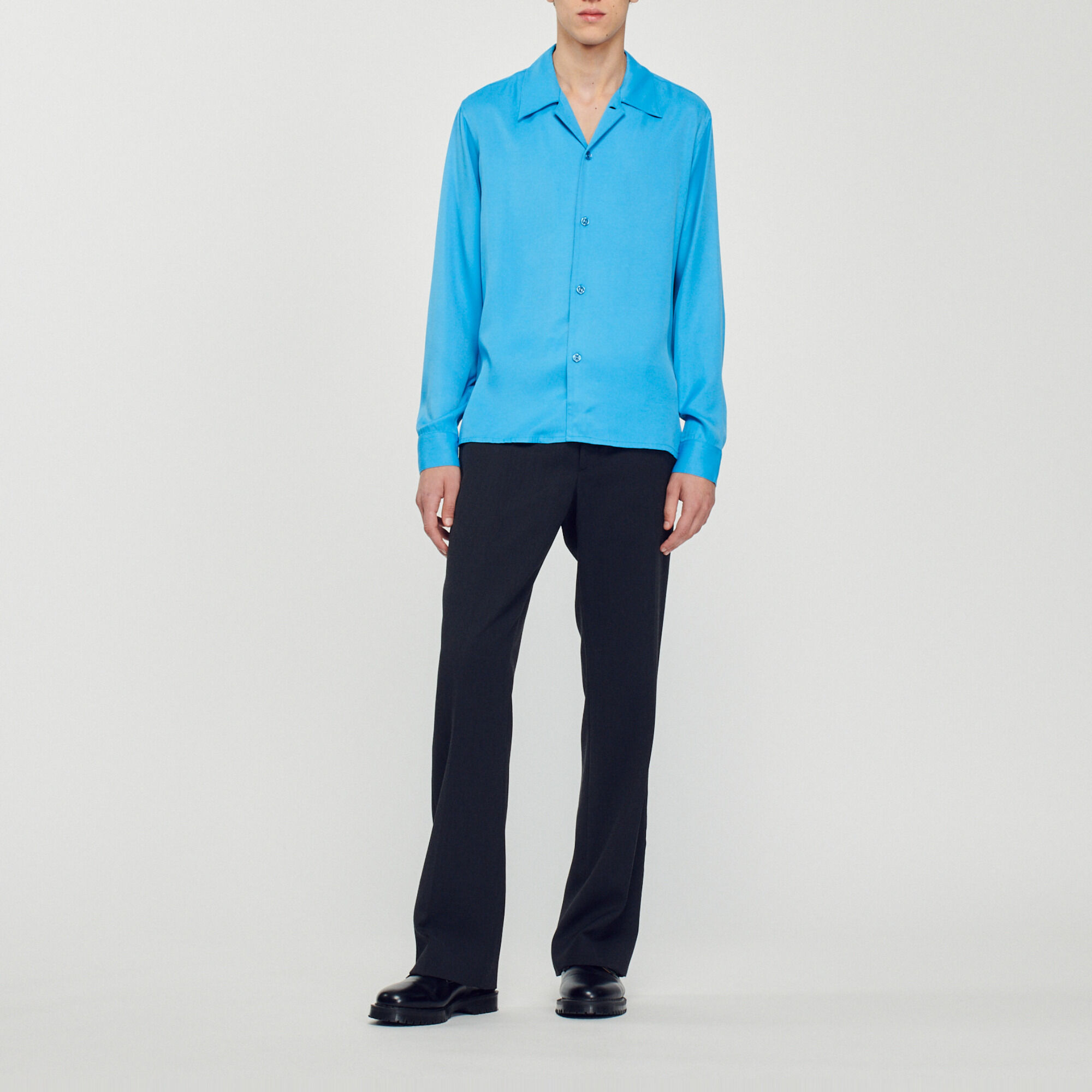 Camisa fluida de cuello estilo tiburón