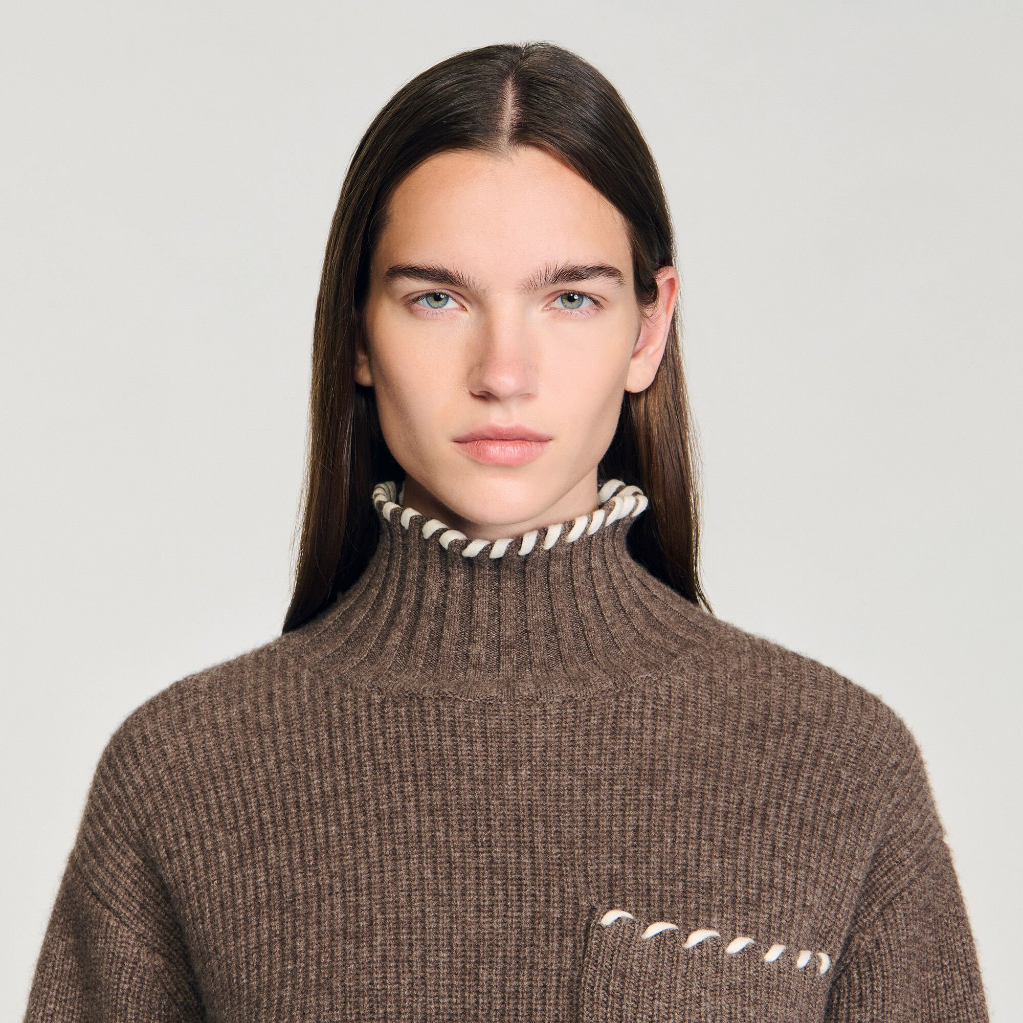 Jersey ancho de cuello alto