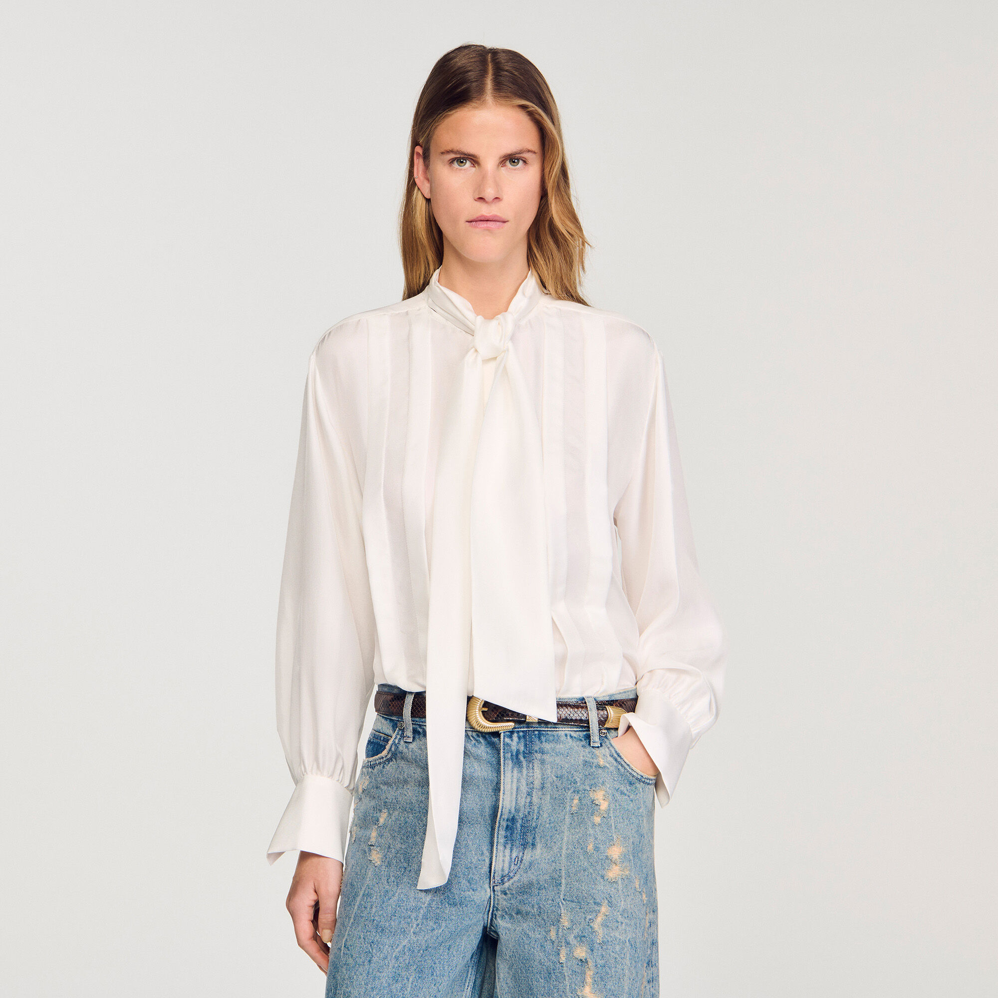 Camisa de seda con lavallière