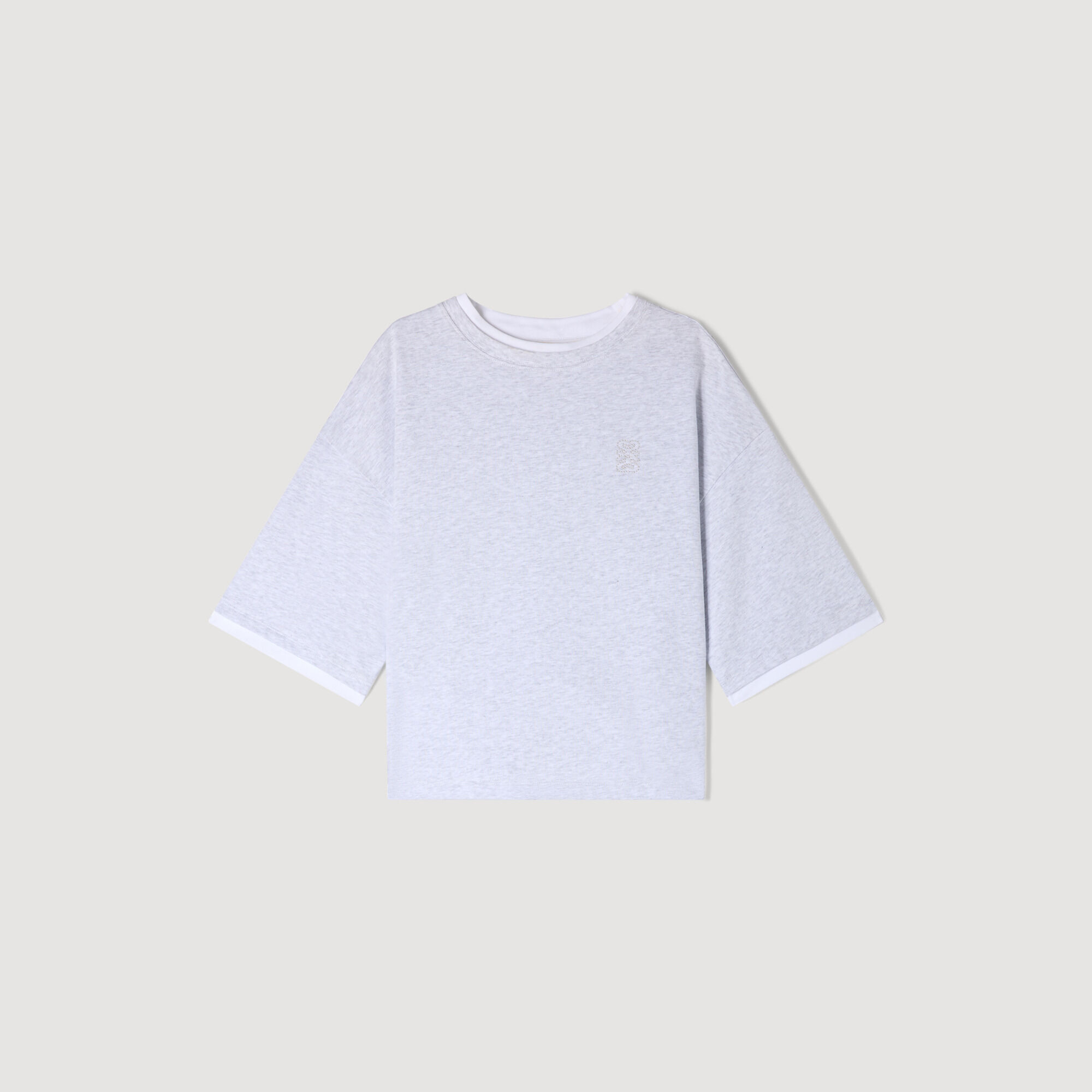 Camiseta con acabados en contraste