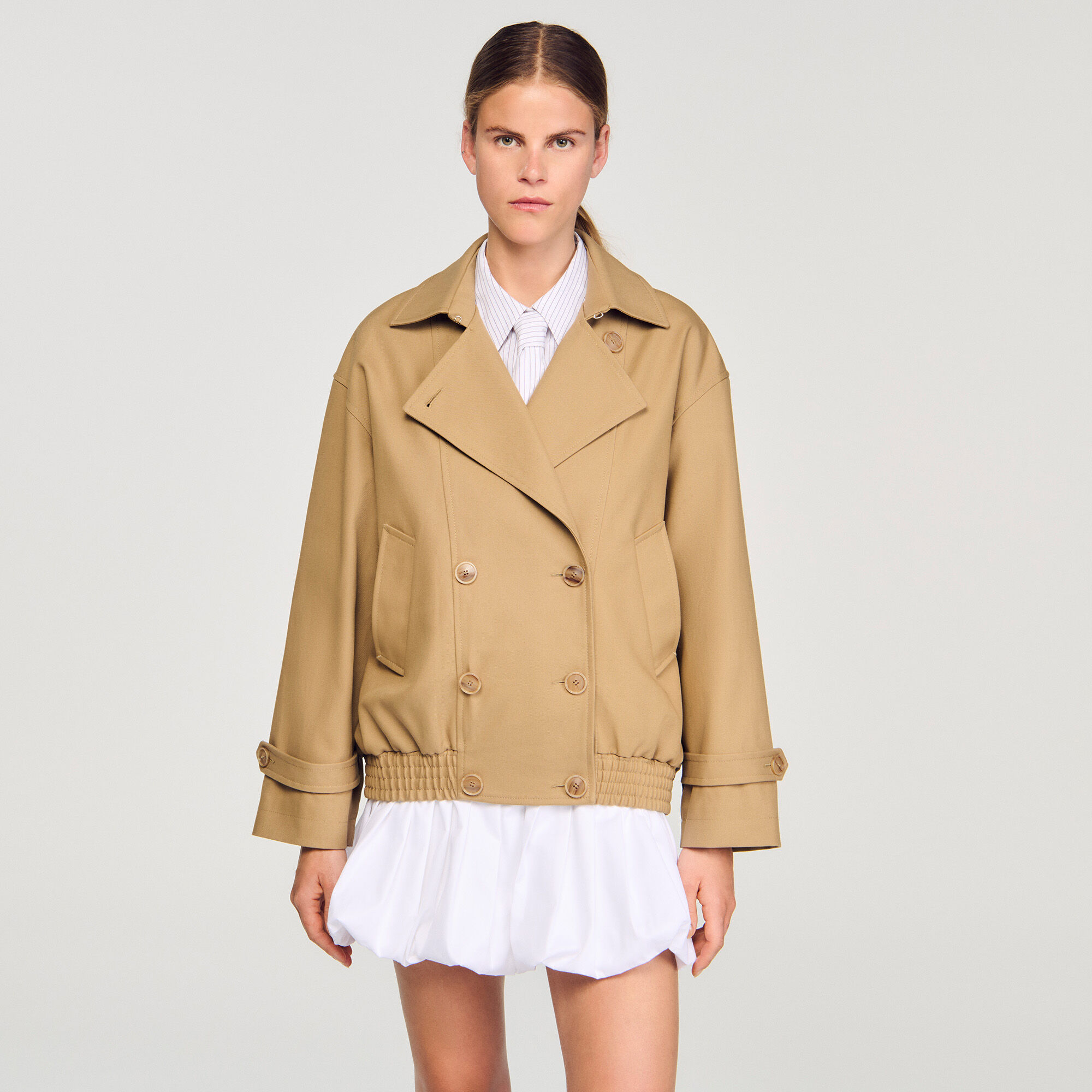 Gabardina corta oversize