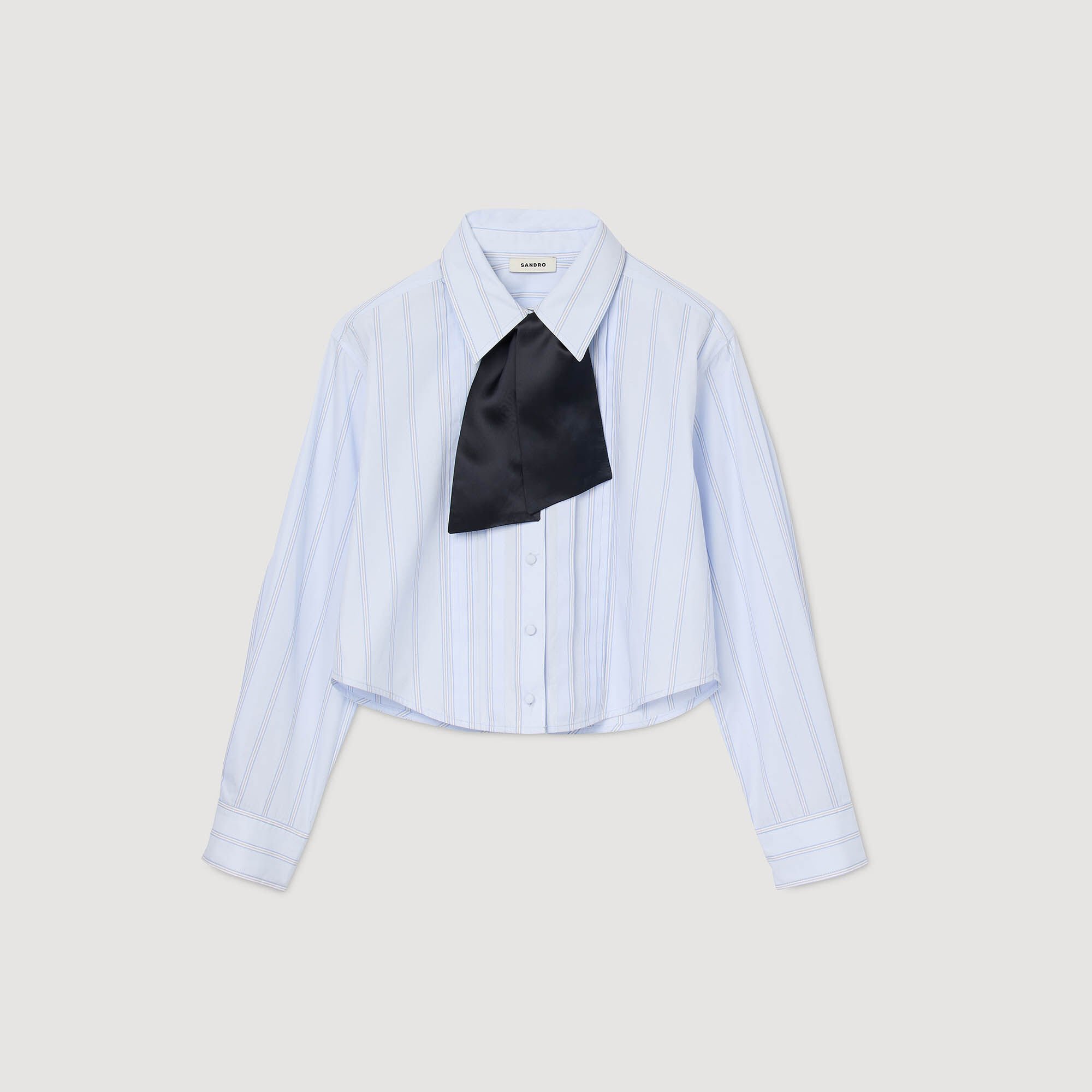 Camisa corta con corbata extraíble
