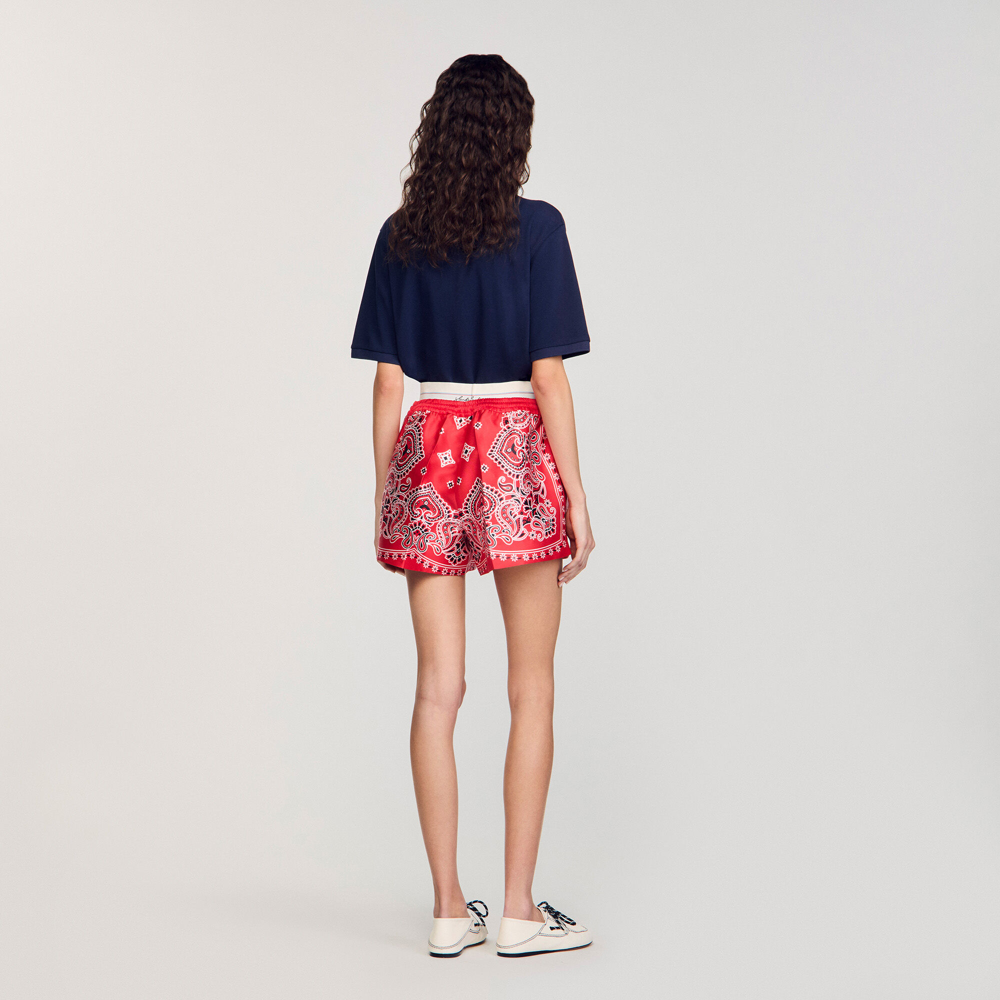 Pantalón corto estampado bandana