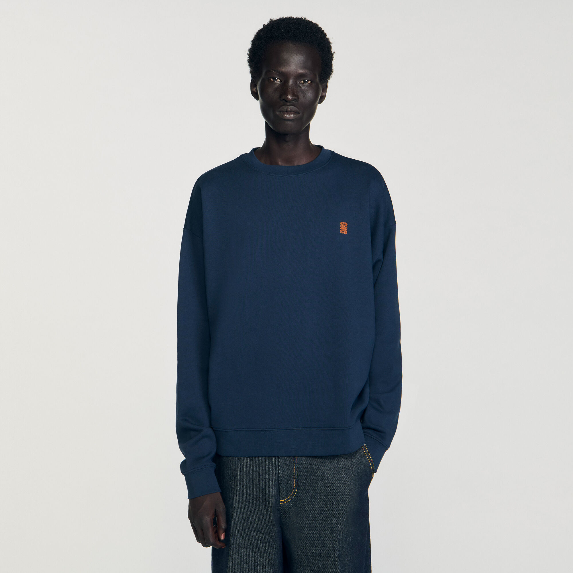 Sudadera oversize con parche de cuero
