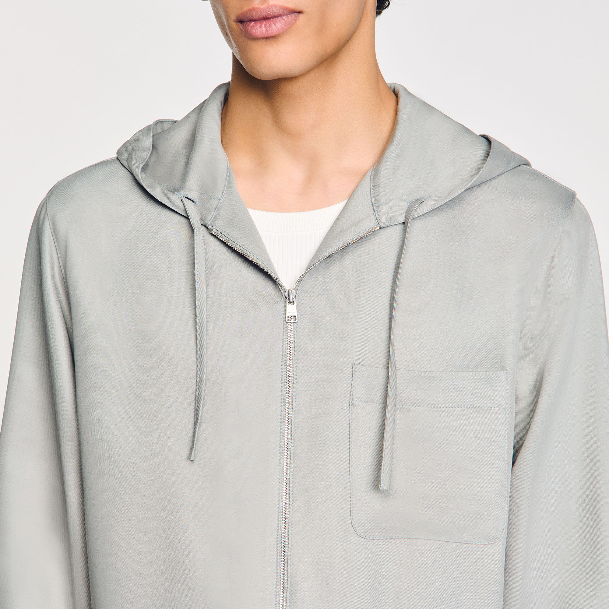 Camisa con capucha