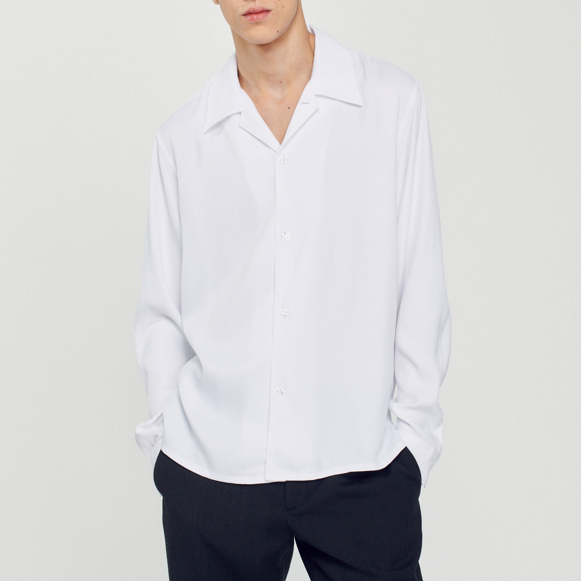 Camisa fluida de cuello estilo tiburón