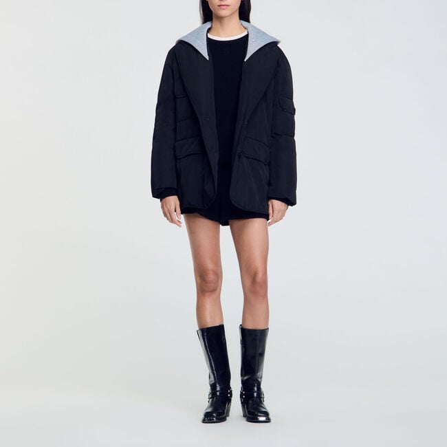 Abrigo con capucha en contraste