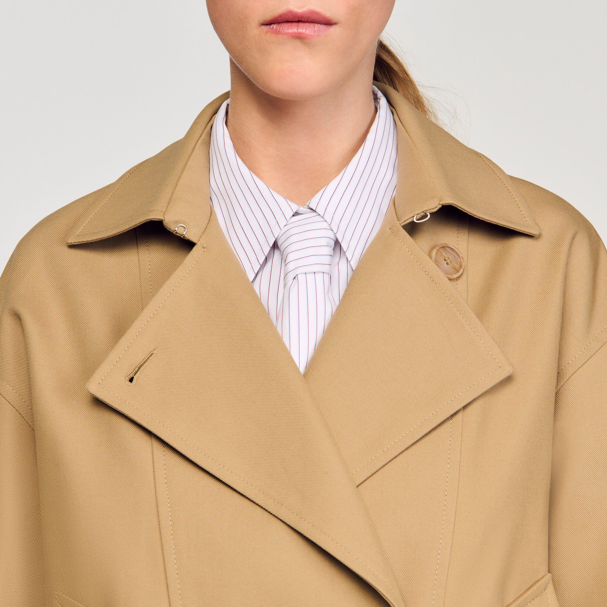Gabardina corta oversize