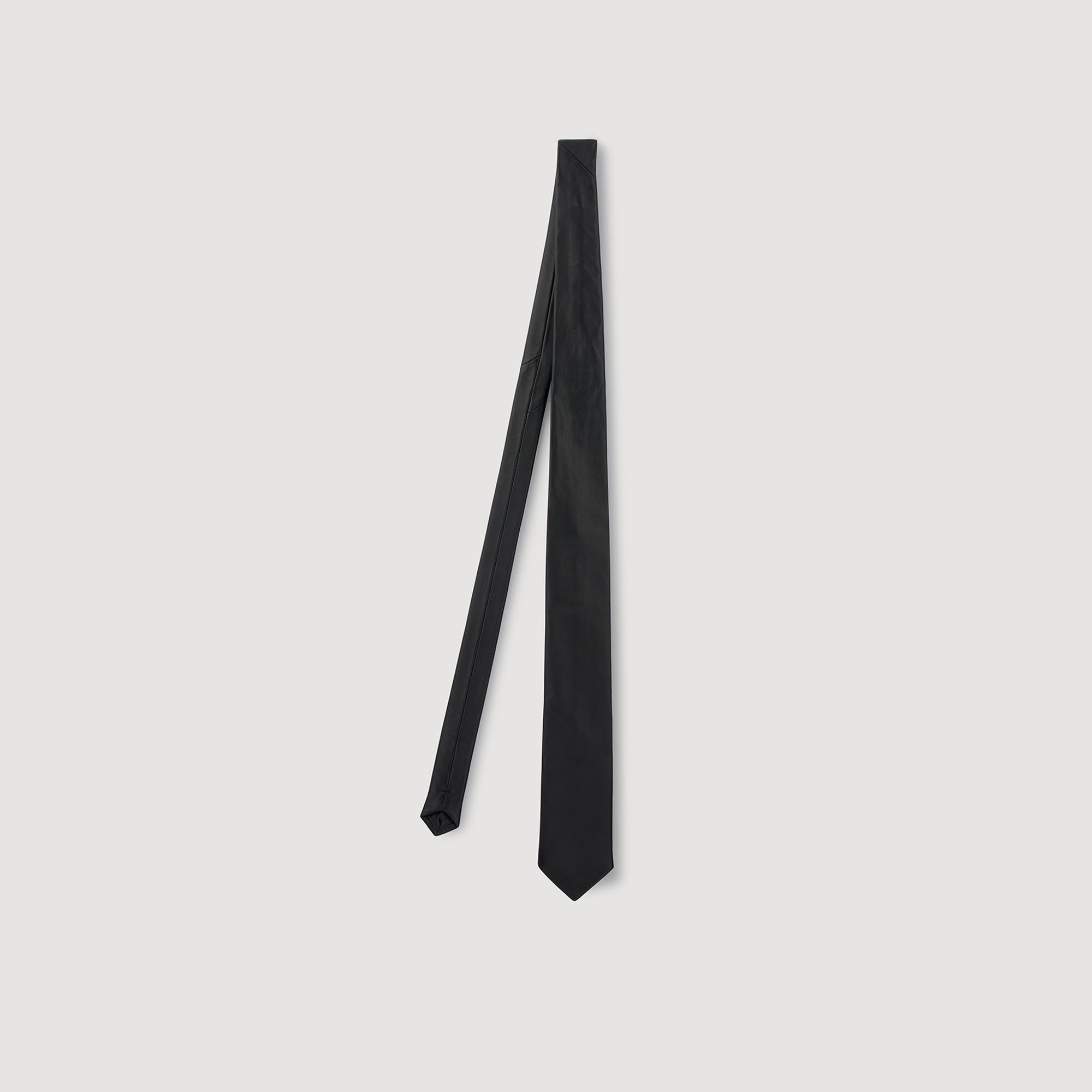 Corbata ancha de cuero