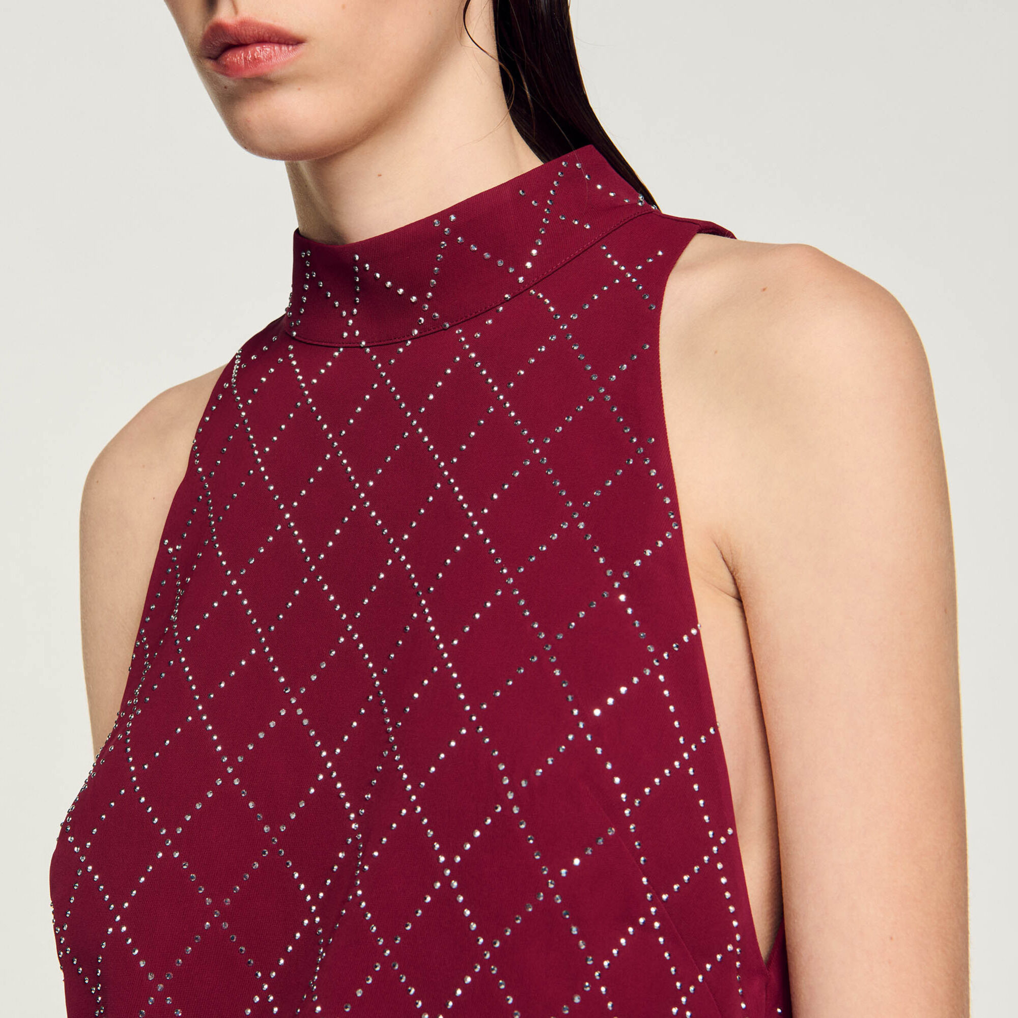 Vestido corto con rombos de tachuelas - Mujer | Sandro