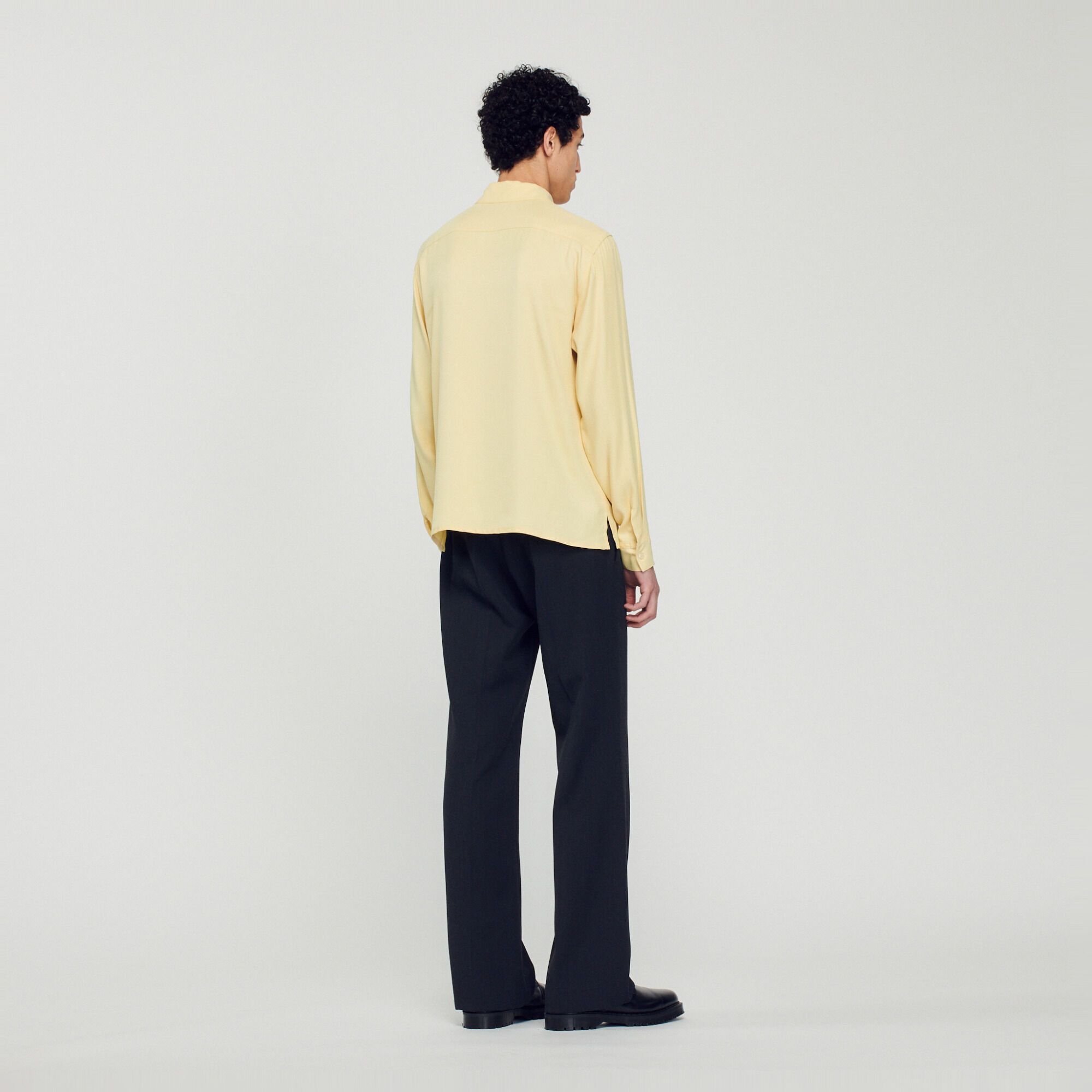 Camisa fluida de cuello estilo tiburón