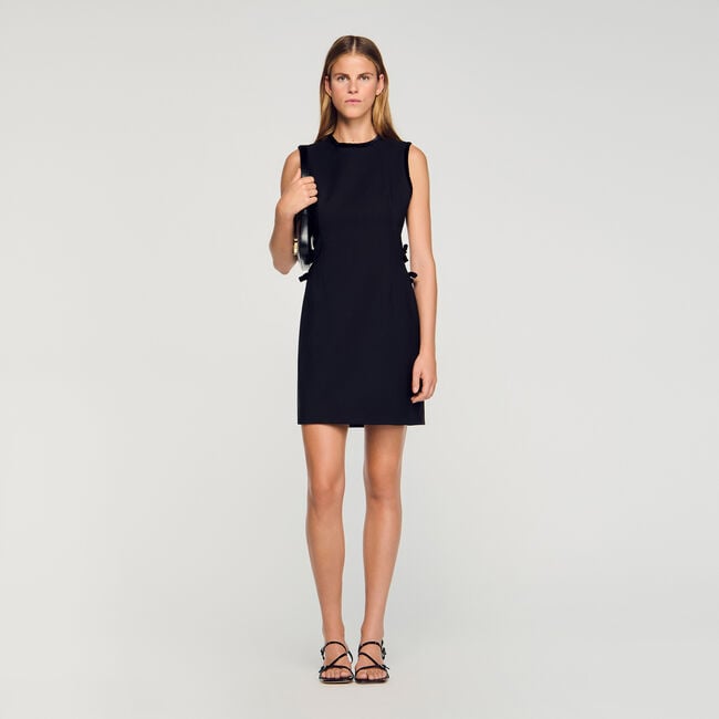 Vestido corto con aberturas