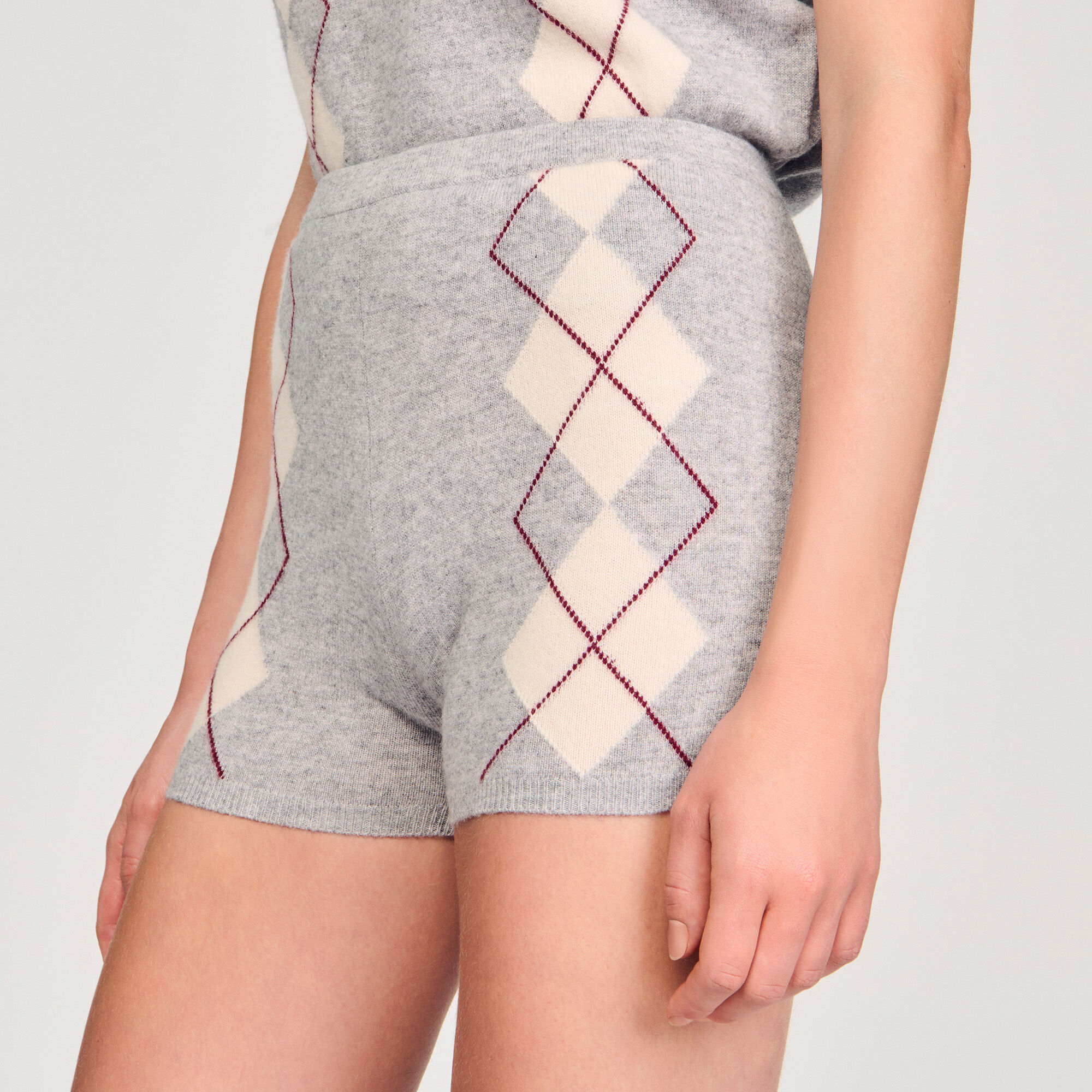 Pantalón corto de punto con rombos