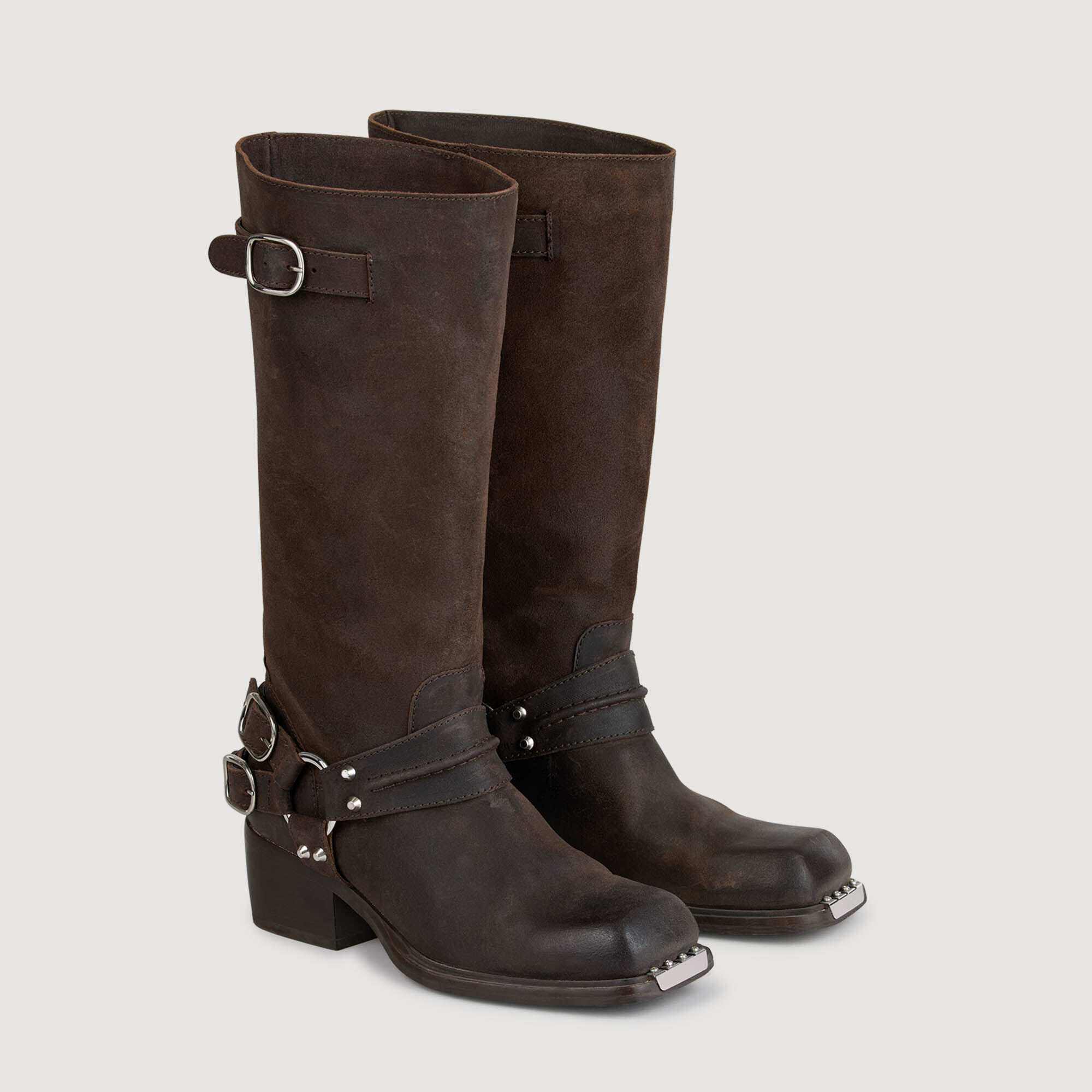 Botas de cuero con hebillas