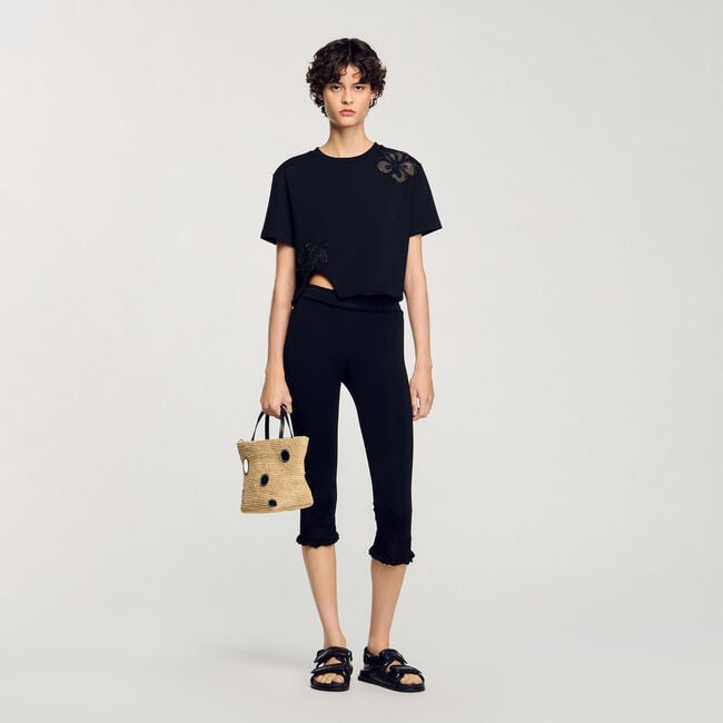 Camiseta con bordado de flor