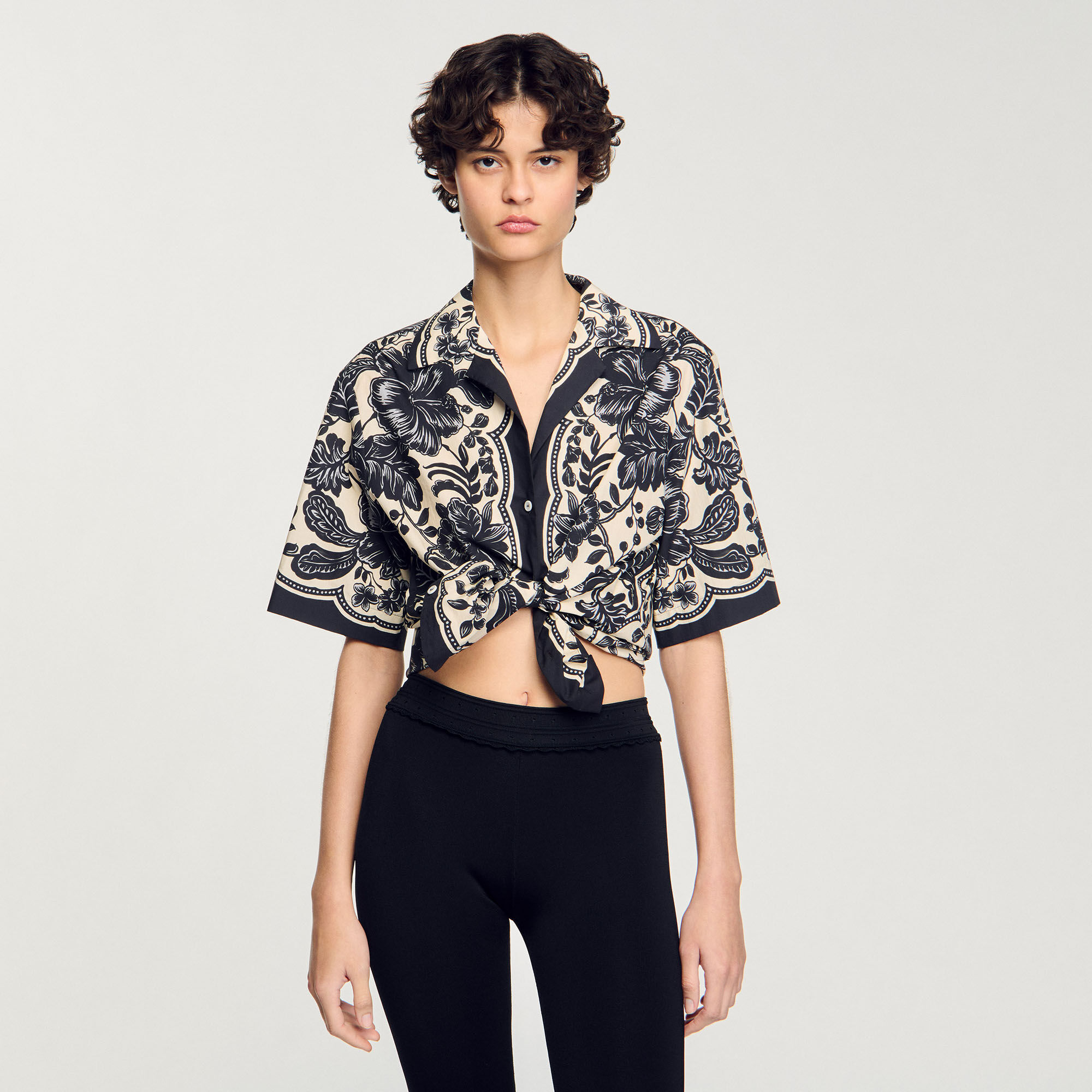 Camisa con estampado floral