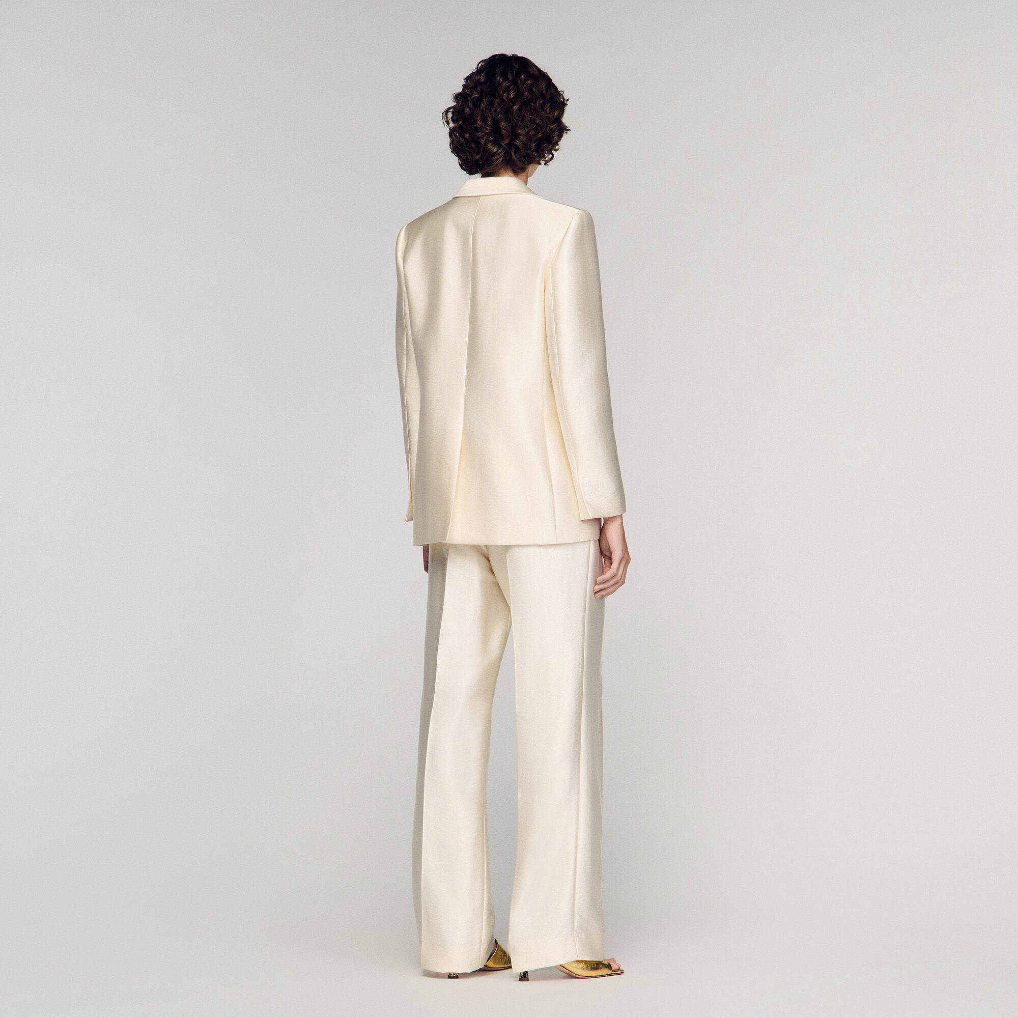 Chaqueta satinada con flor