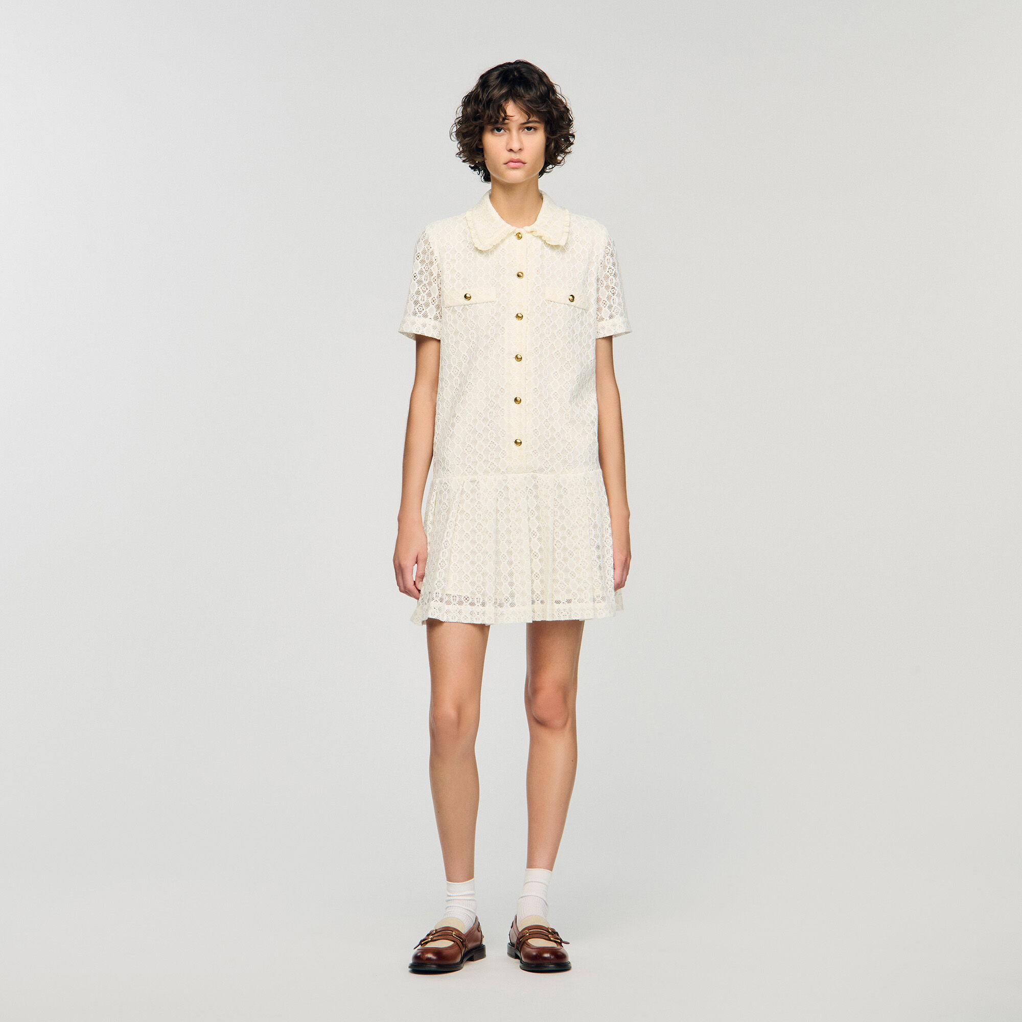 Vestido corto de encaje