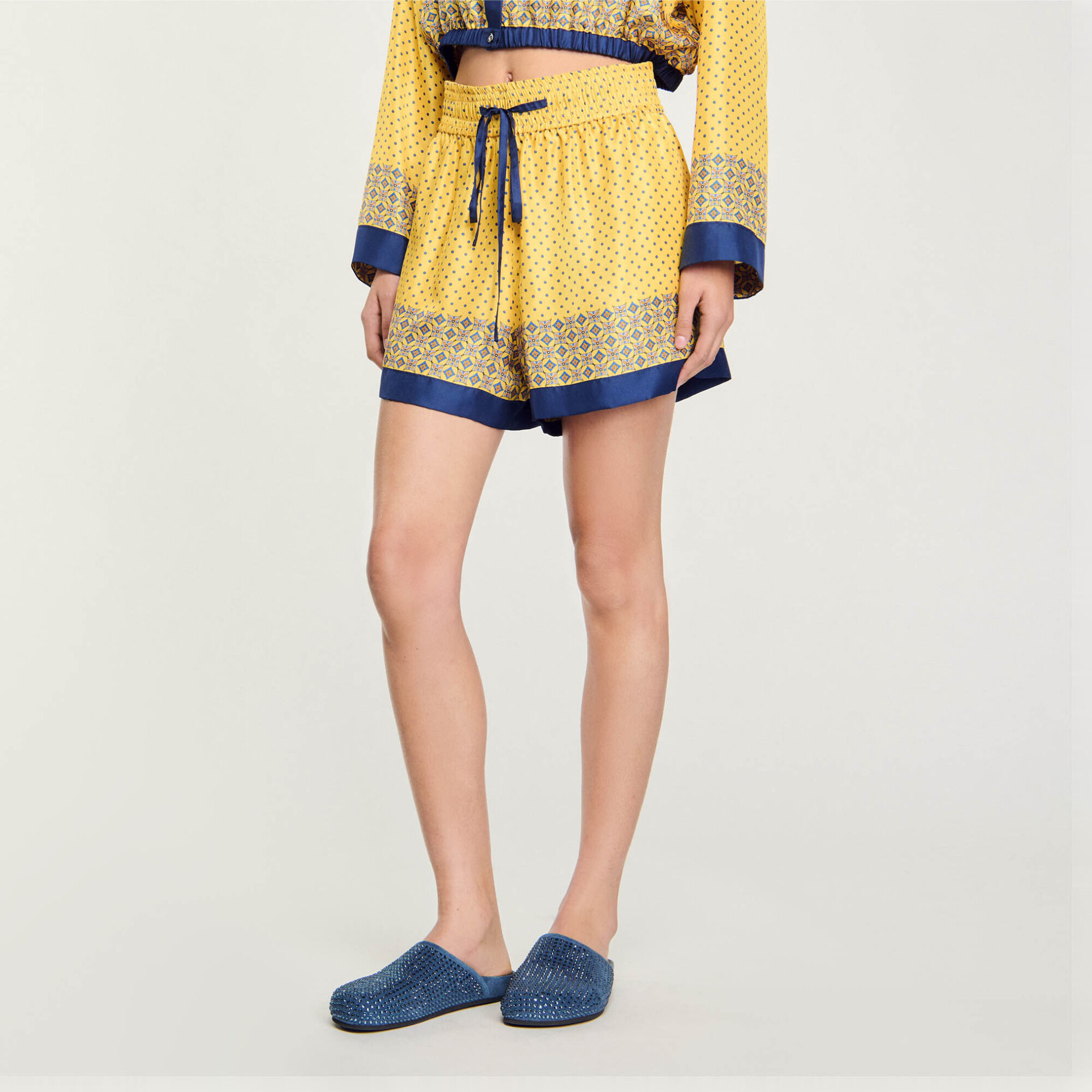 Pantal&oacute;n corto fluido y estampado seda - Mujer | Sandro