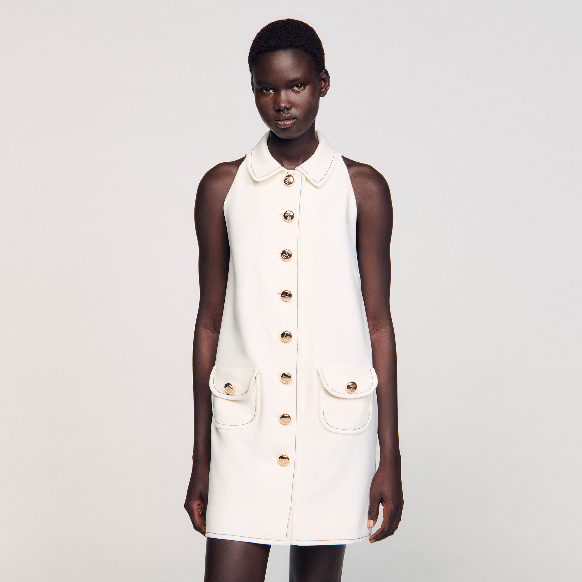 Vestido corto con cuello bebé