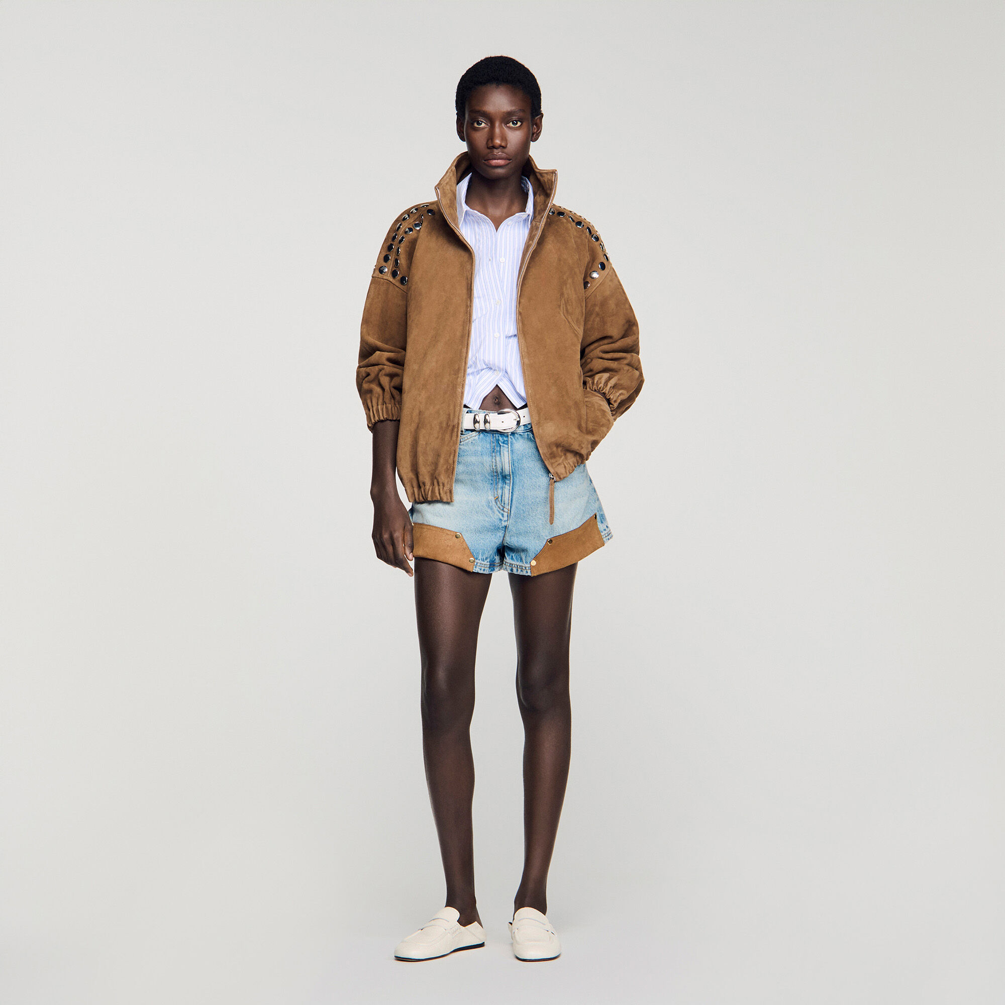 Cazadora de ante con tachuelas