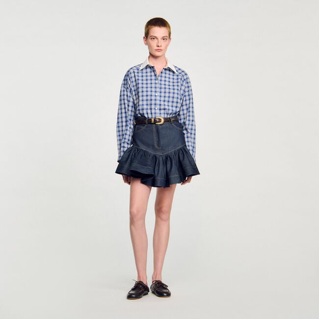 Falda corta de denim con volantes