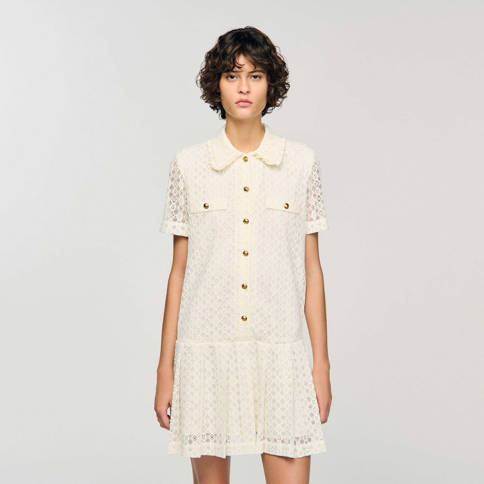 Vestido corto de encaje