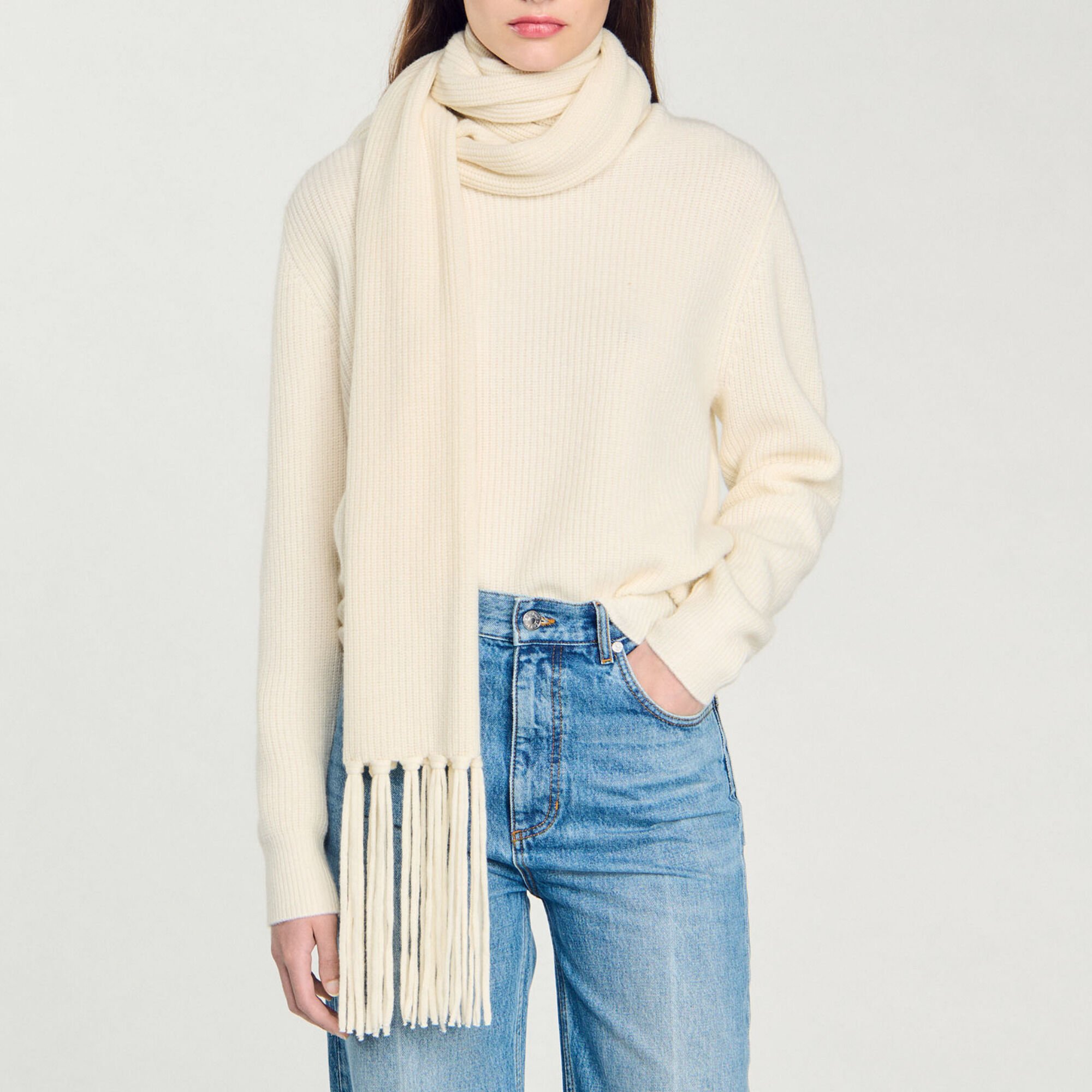 Jersey de punto con bufanda en el cuello