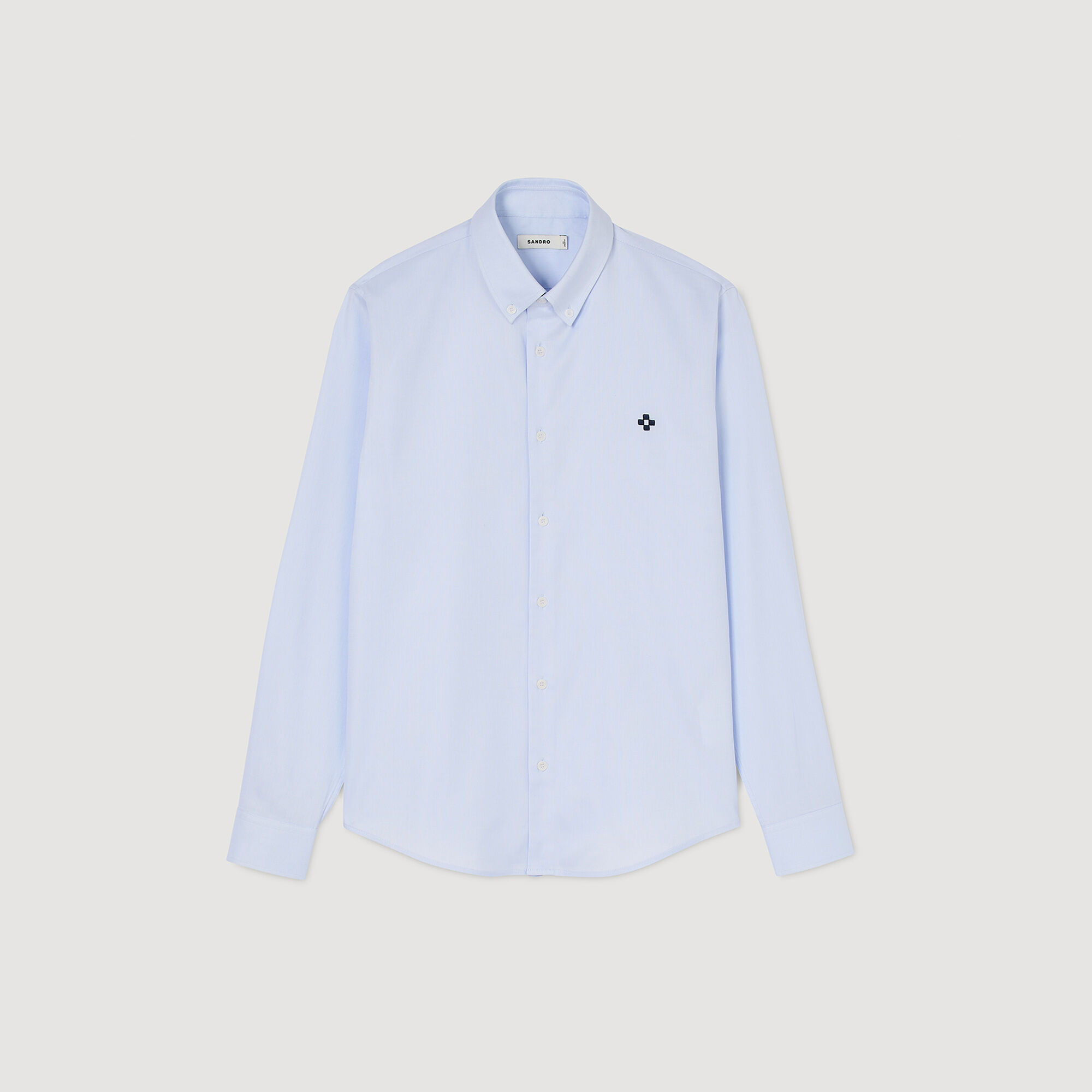 Camisa con parche de cruz