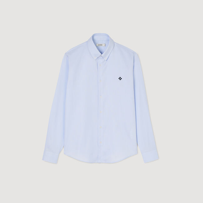 Camisa con parche de cruz