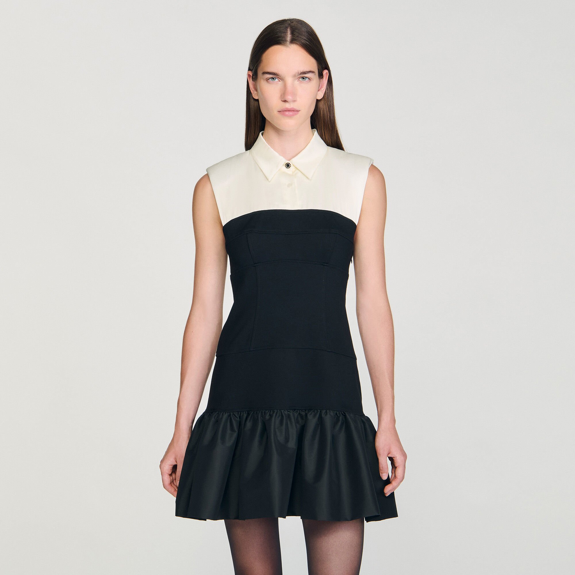 Vestido corto bicolor con volantes