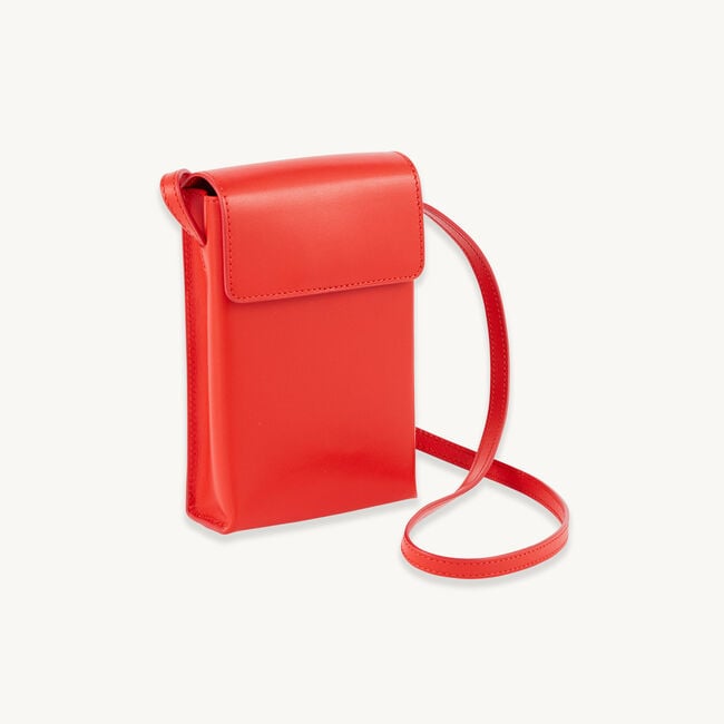 Pochette con bandolera de piel lisa