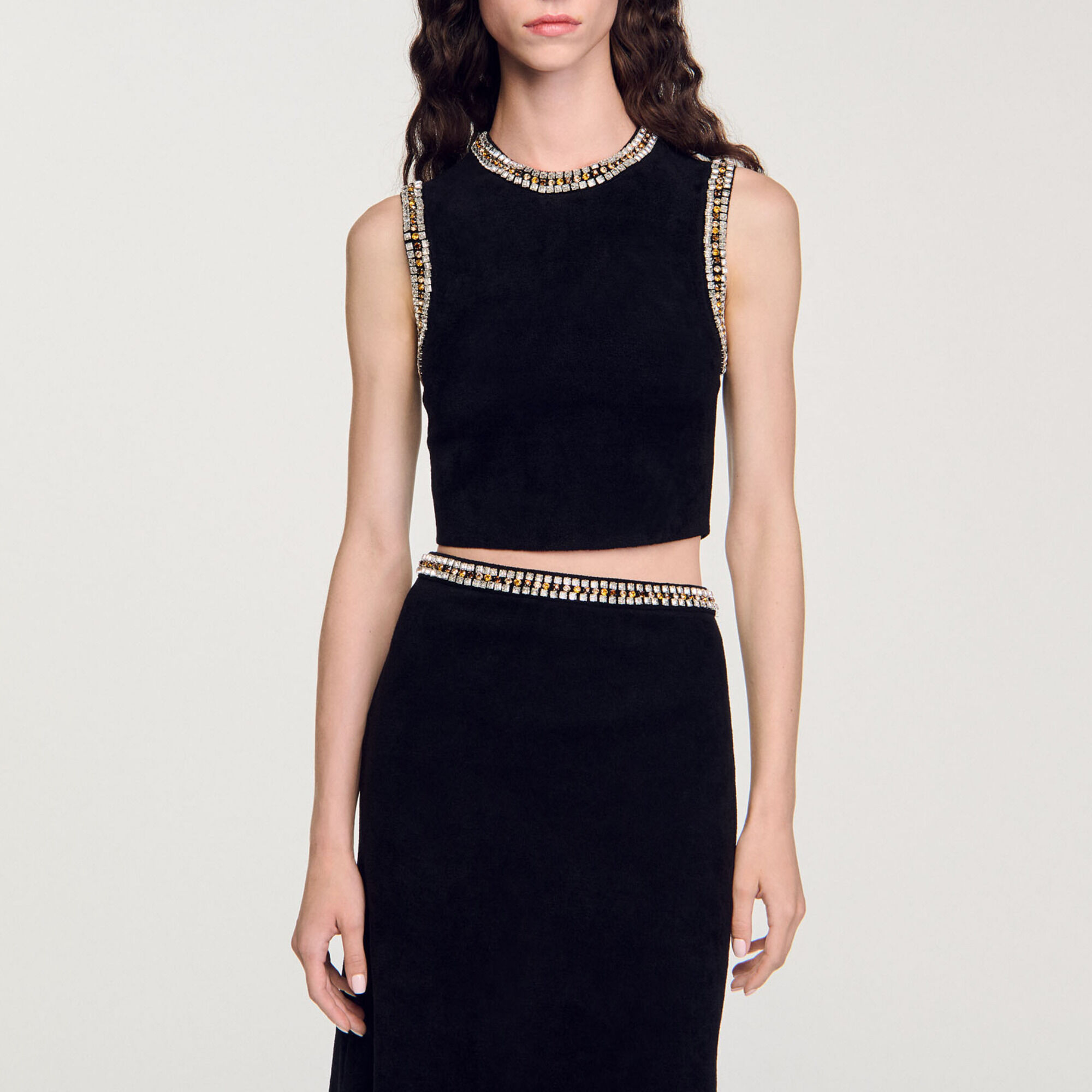 Top de punto con cuello joya