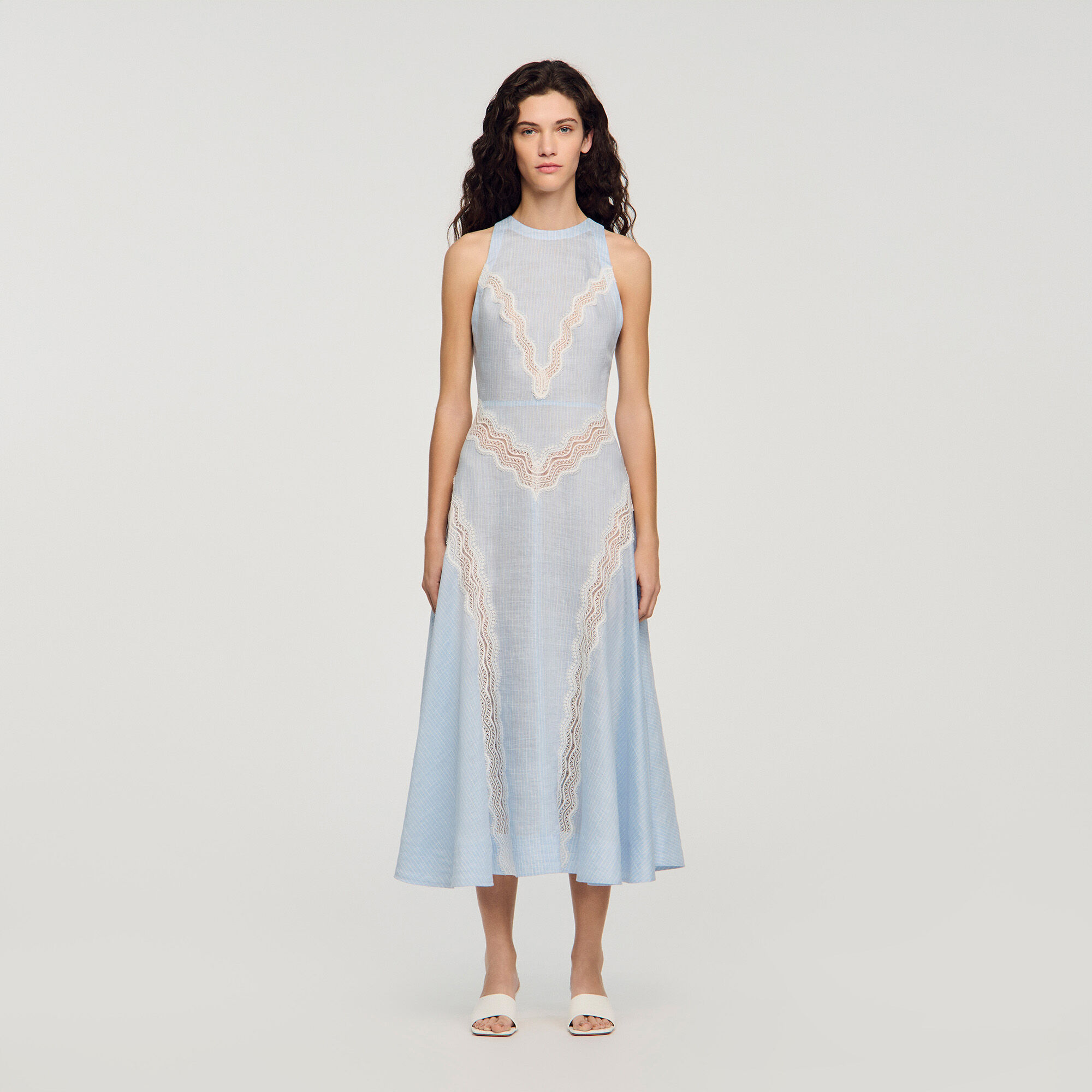 Vestido largo con detalle de encaje