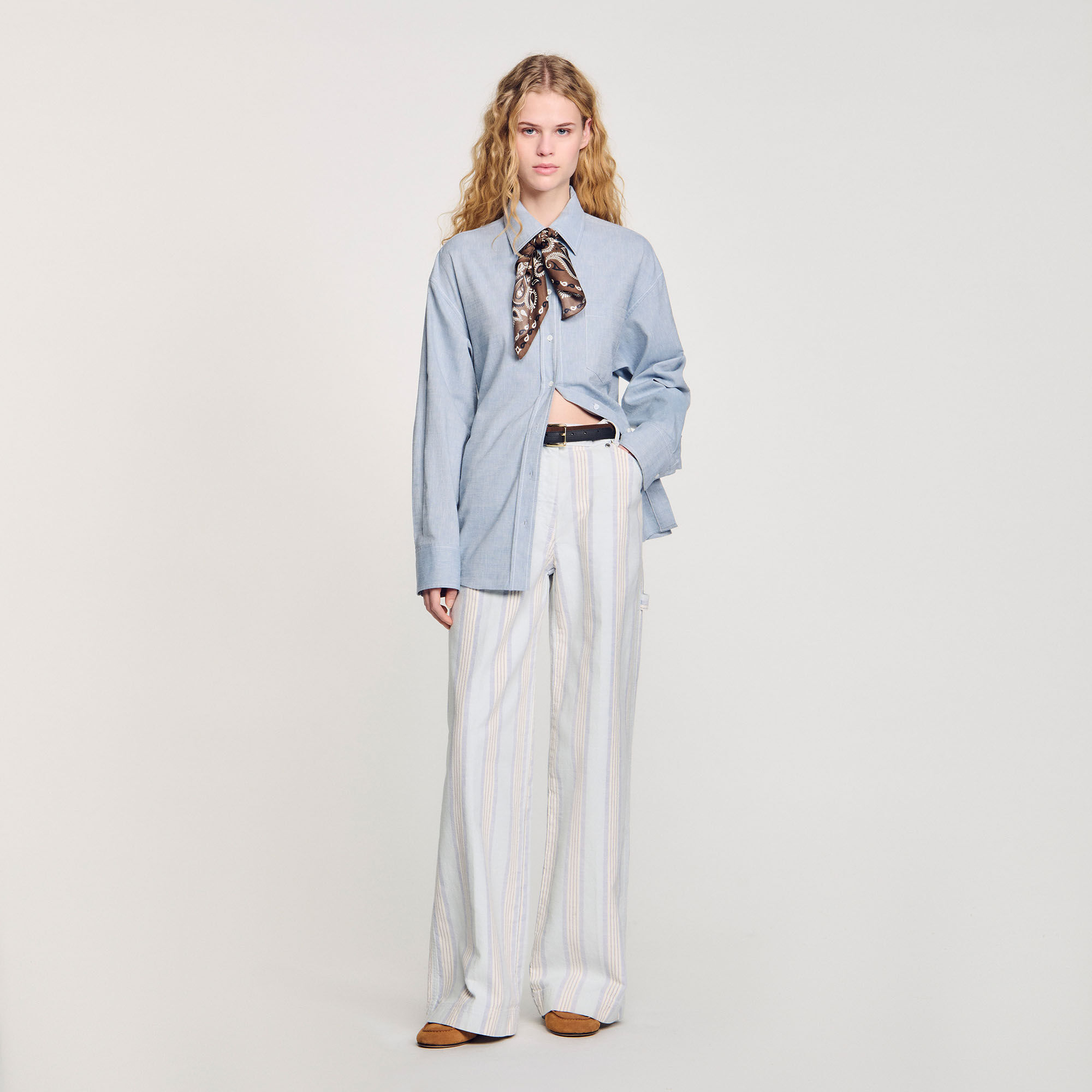 Camisa larga con espalda anudada