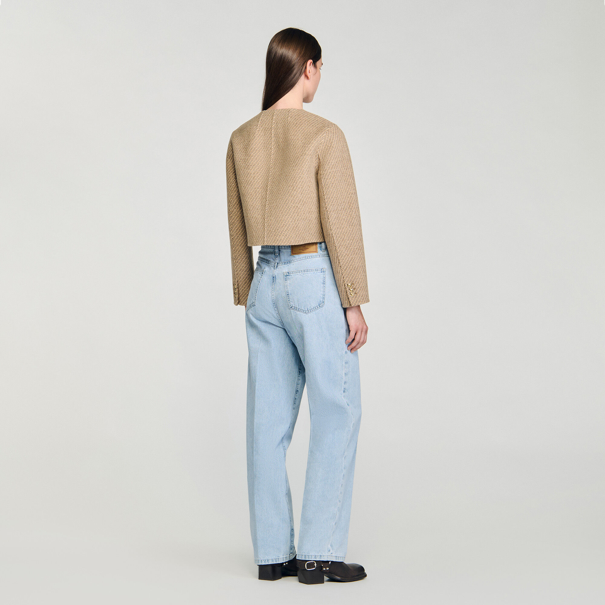Chaqueta corta con botones