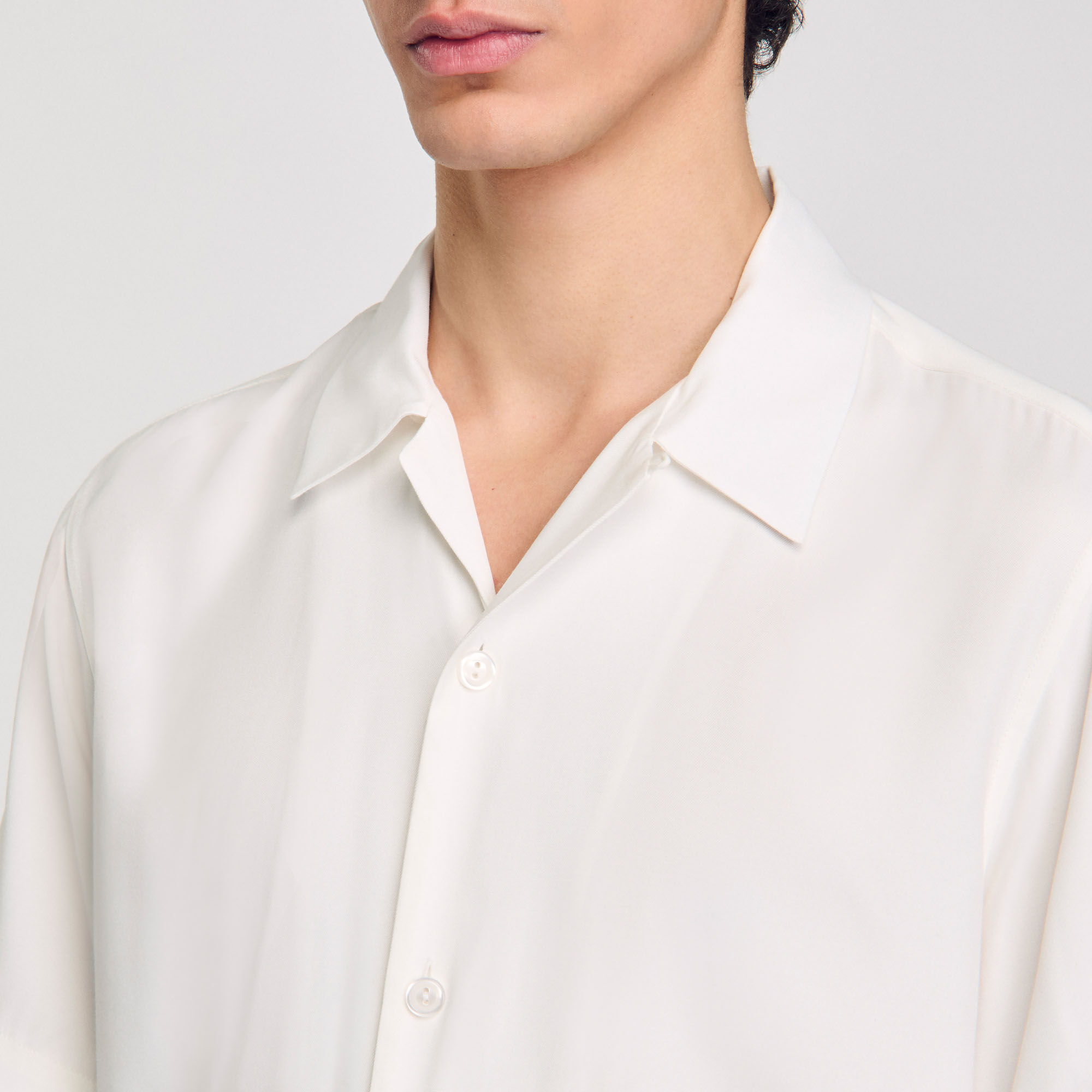 Camisa con cuello italiano