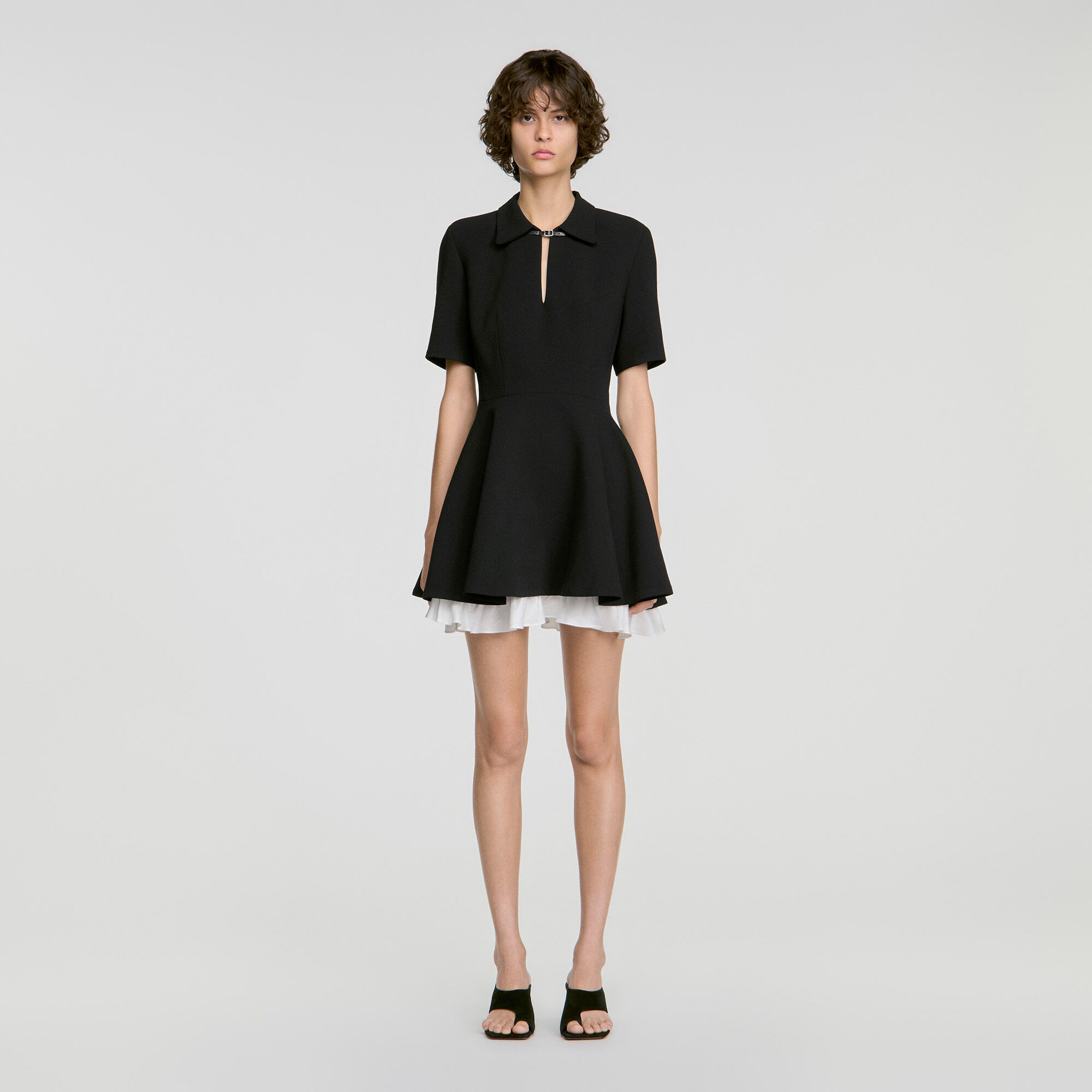 Vestido corto skater en contraste