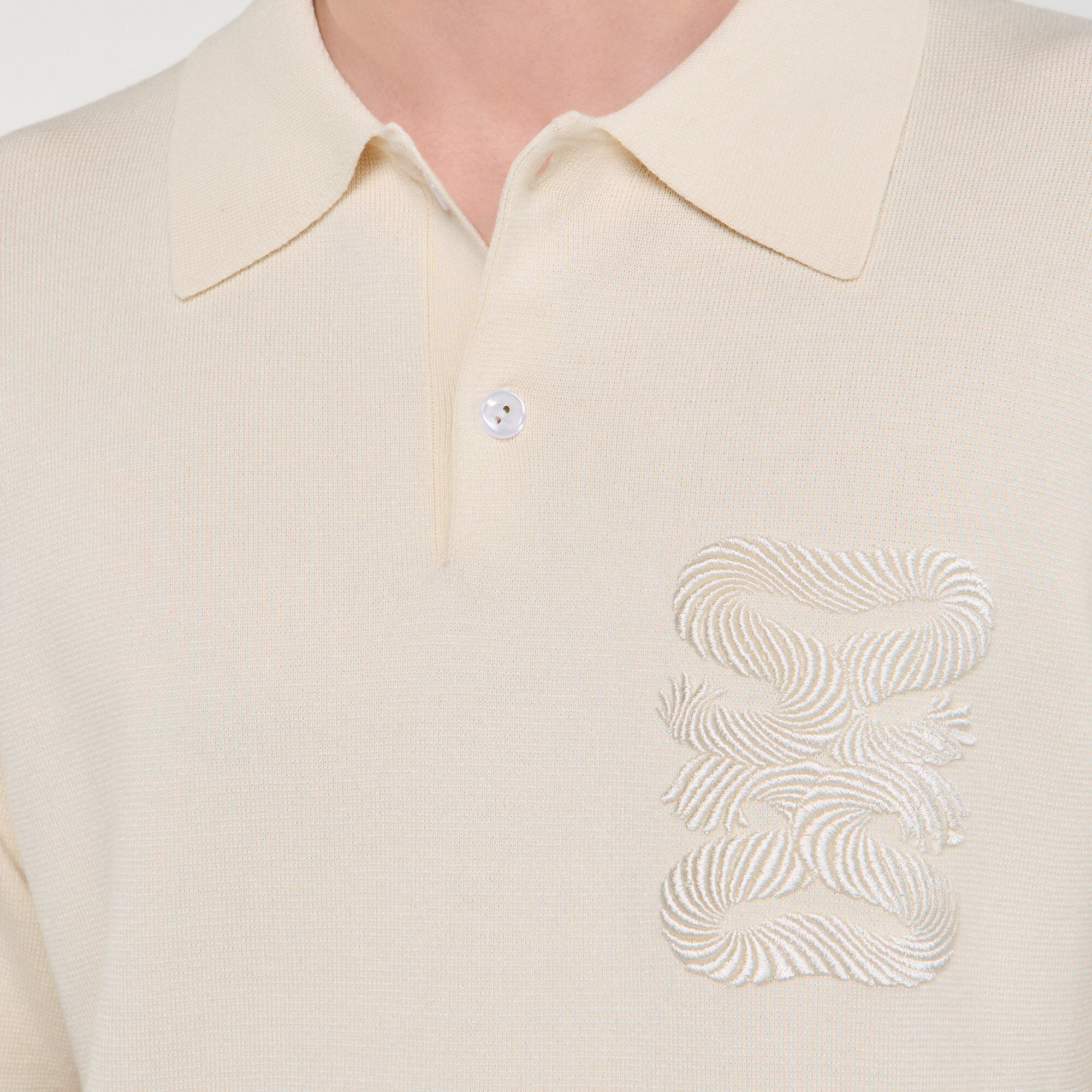 Polo con bordado de cuerda