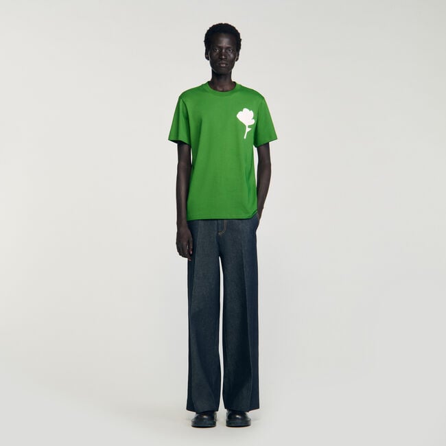 Camiseta con parche de flor