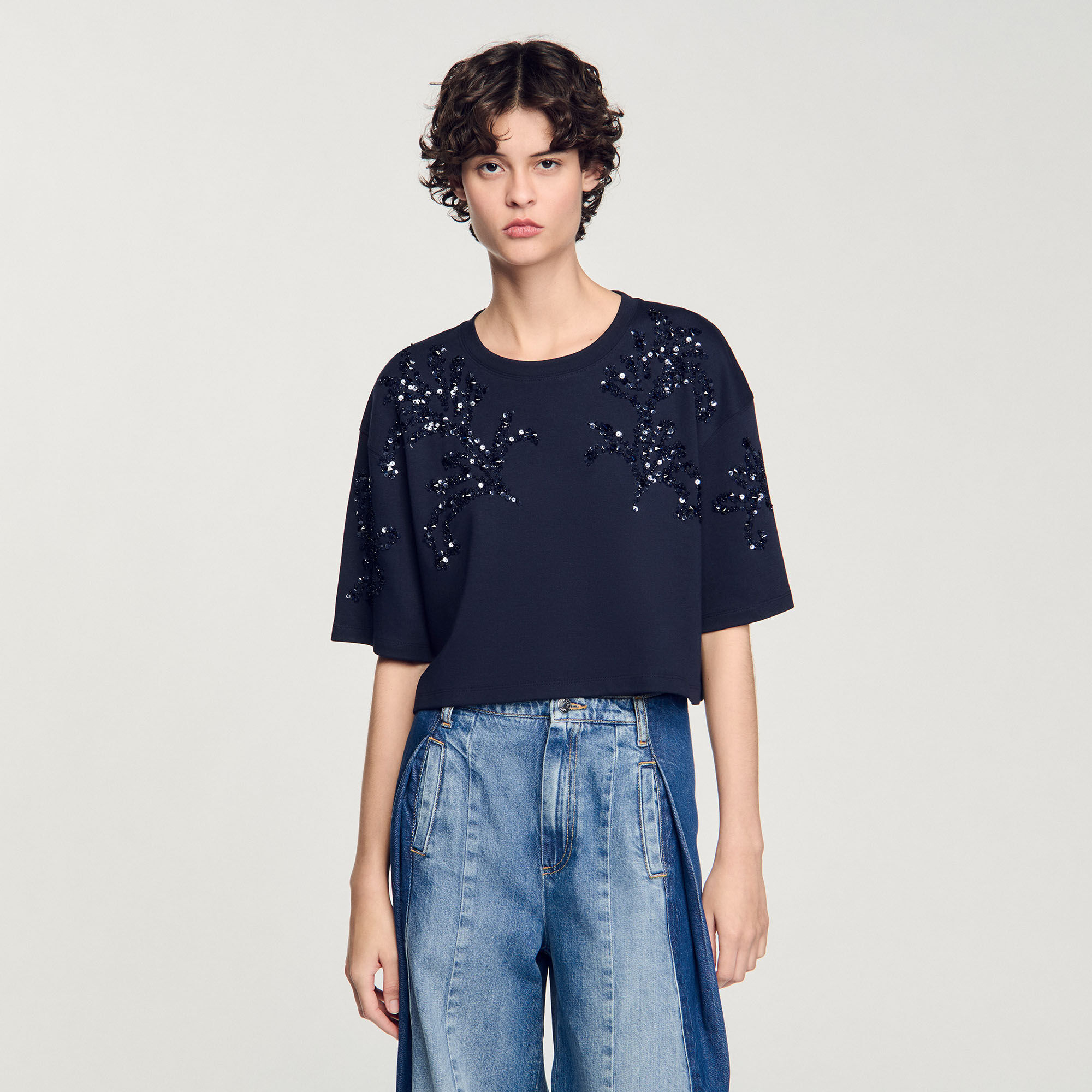 Camiseta con pedrería