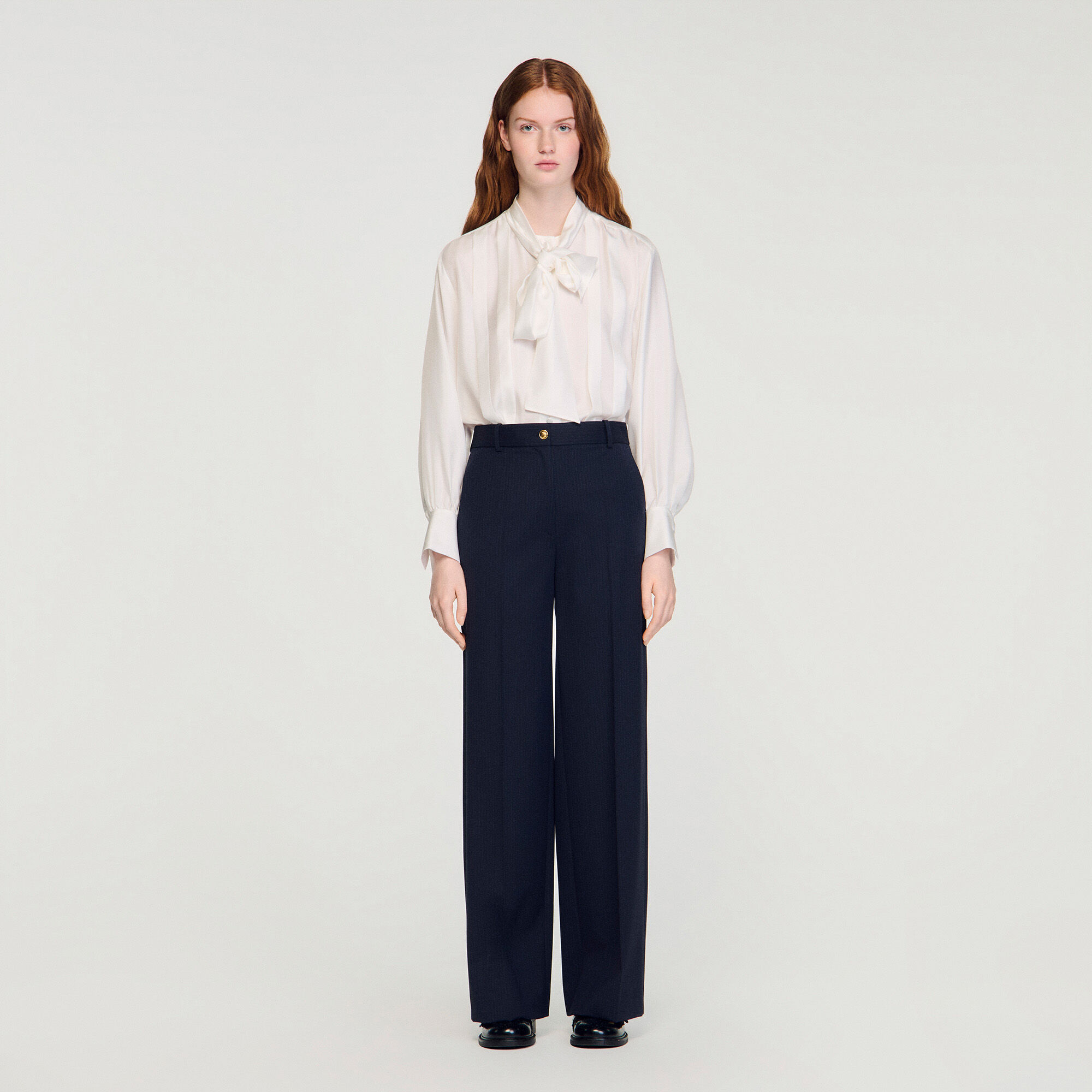 Pantal&oacute;n con rayas finas